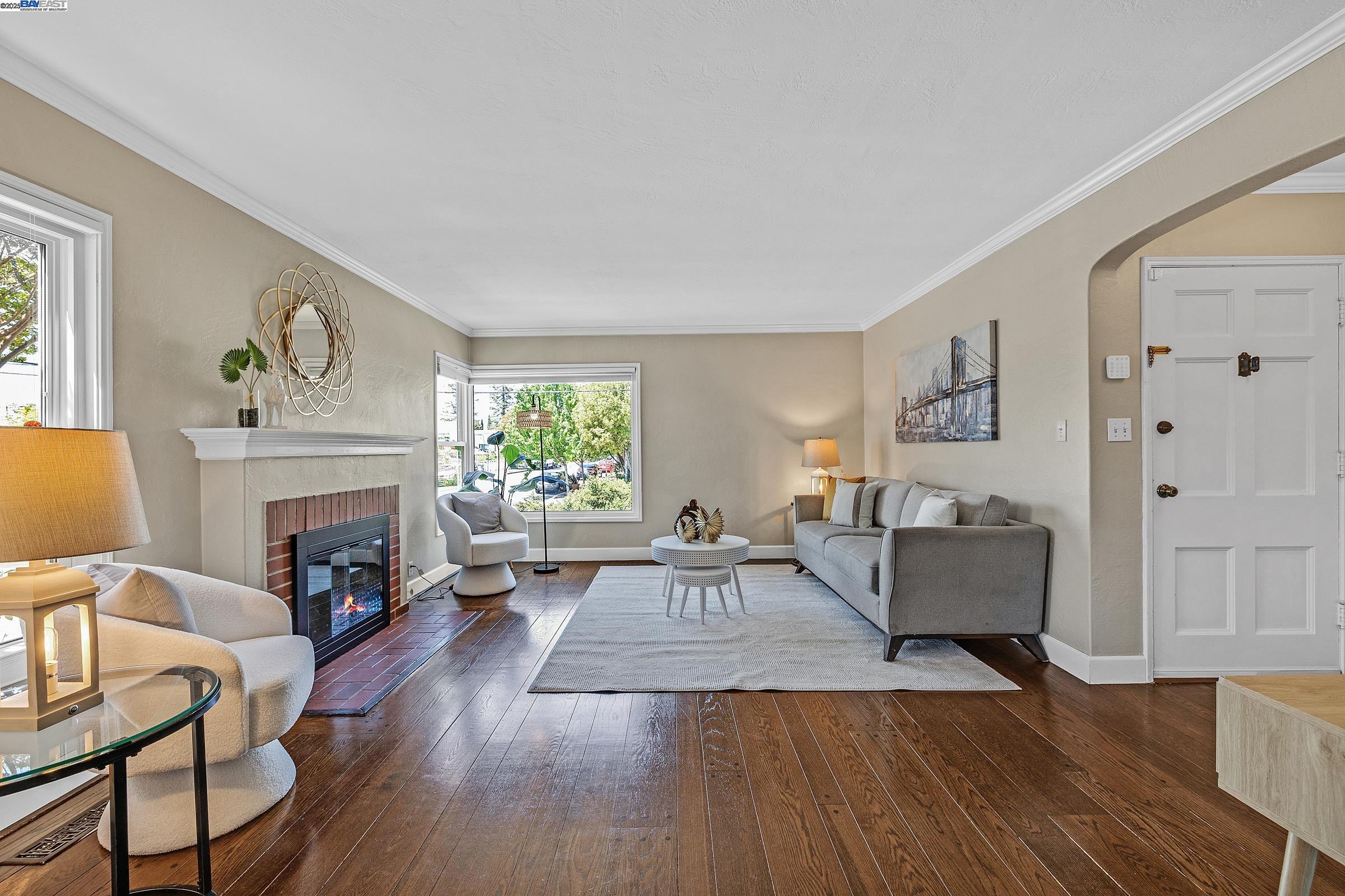 Detail Gallery Image 6 of 33 For 297 Lorraine Blvd, San Leandro,  CA 94577 - 3 Beds | 1/1 Baths