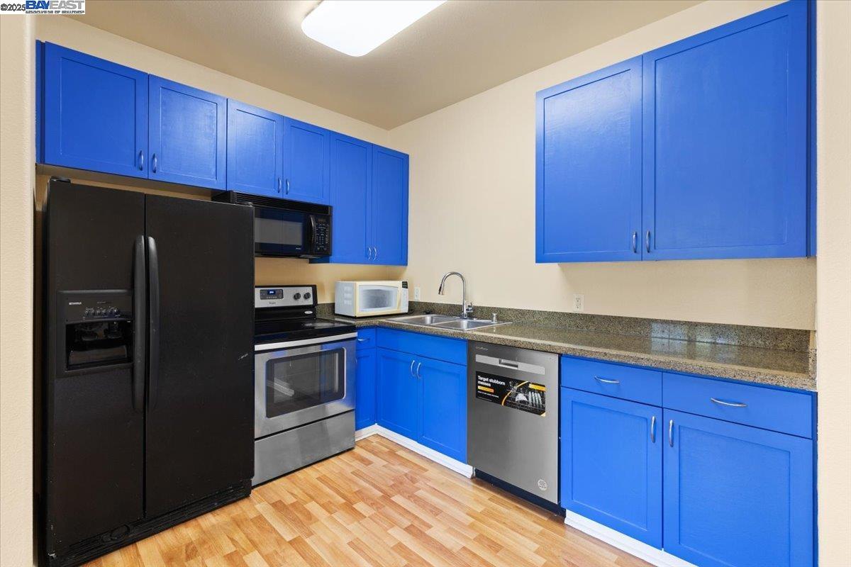 Detail Gallery Image 2 of 24 For 1121 40th Street #4201,  Emeryville,  CA 94608-3766 - 1 Beds | 1 Baths