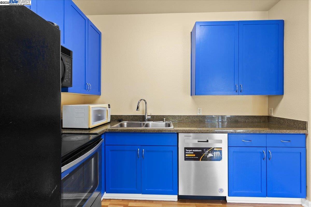 Detail Gallery Image 3 of 24 For 1121 40th Street #4201,  Emeryville,  CA 94608-3766 - 1 Beds | 1 Baths