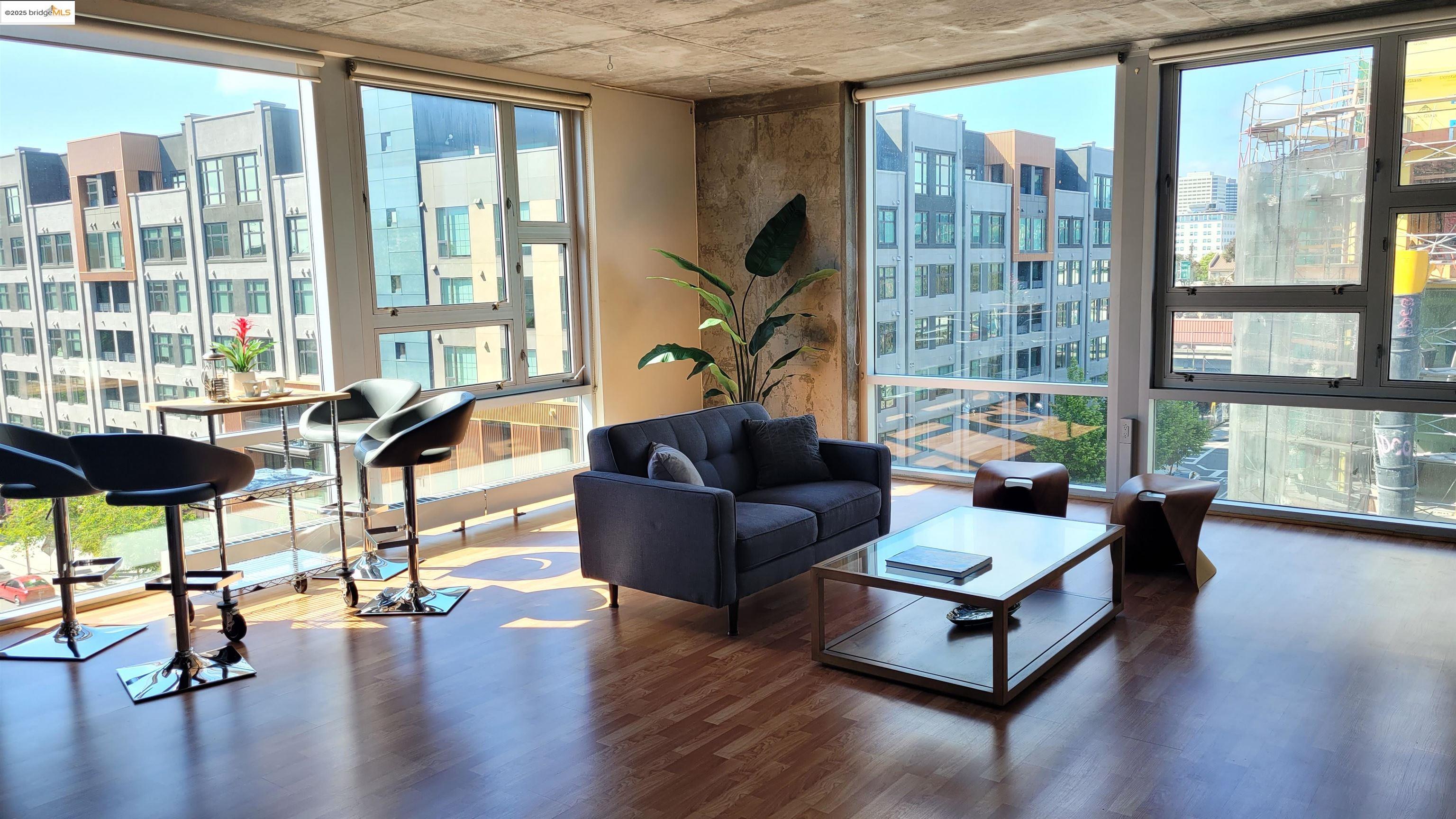 Detail Gallery Image 1 of 1 For 311 Oak St #701,  Oakland,  CA 94607 - 1 Beds | 1 Baths