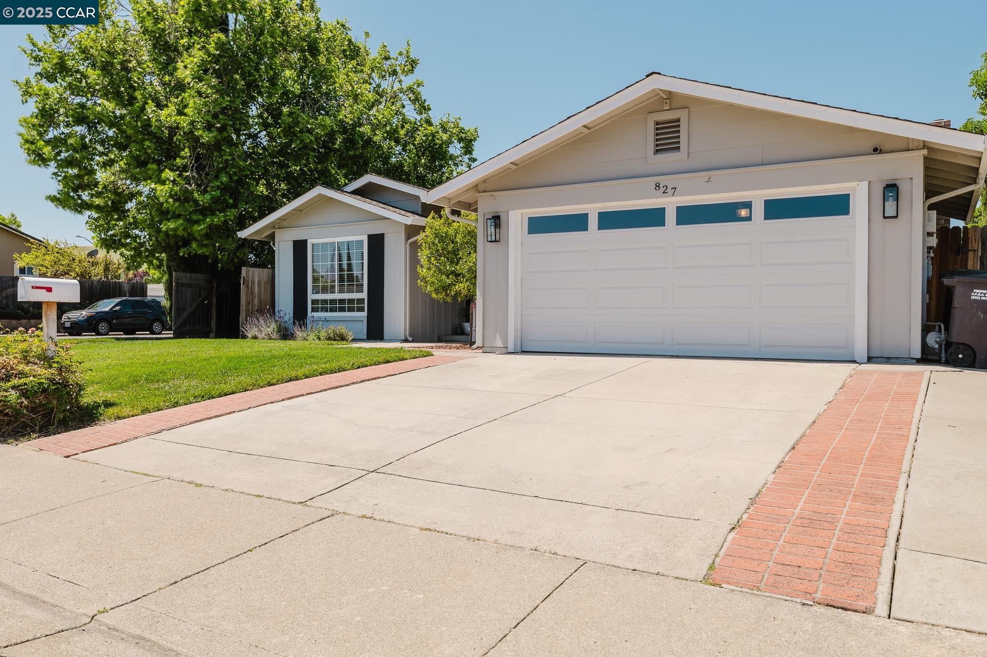 Detail Gallery Image 1 of 1 For 827 Carpetta Circle, Pittsburg,  CA 94565 - 3 Beds | 2 Baths