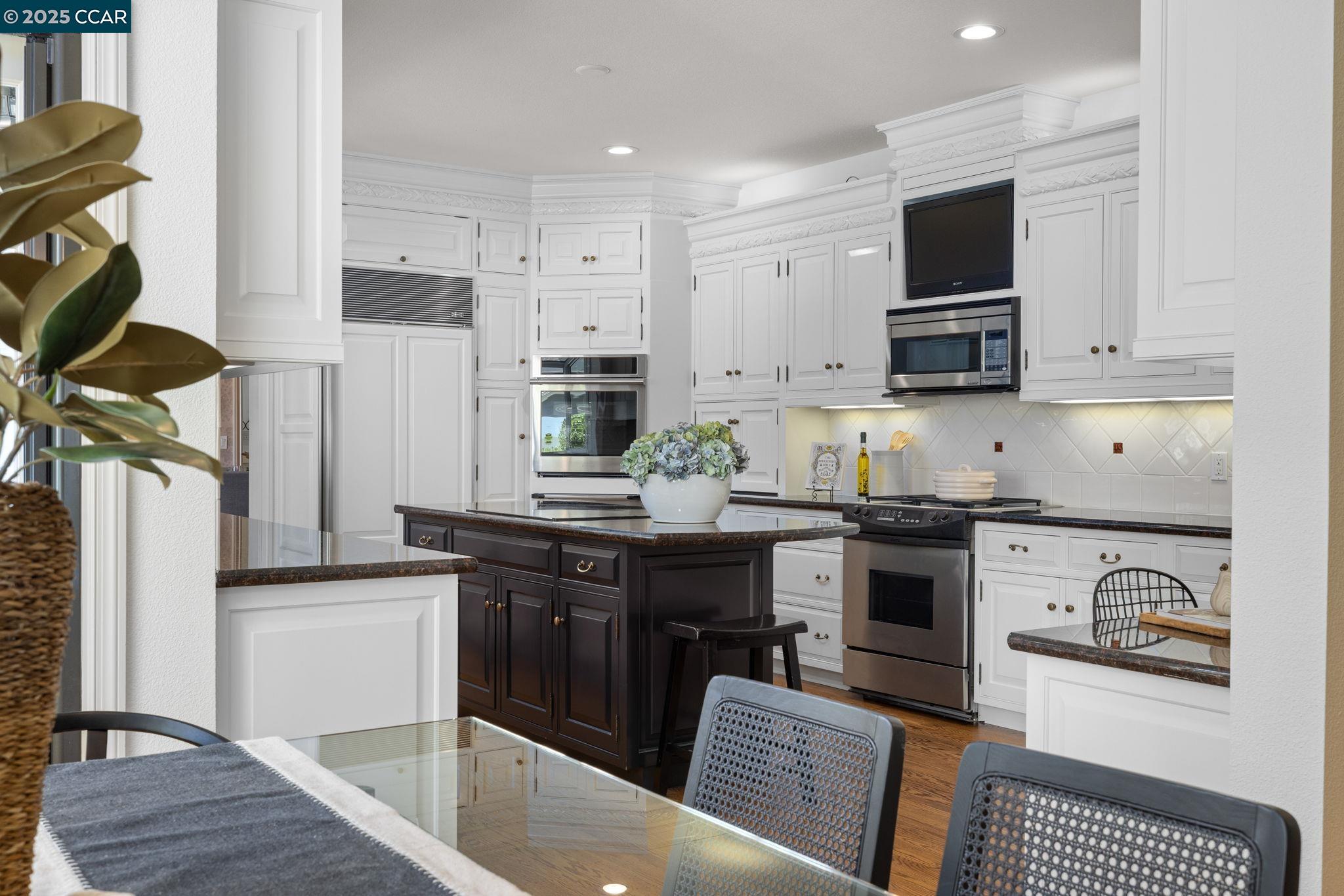 Detail Gallery Image 9 of 51 For 2398 Ironwood Pl, Alamo,  CA 94507 - 5 Beds | 4/1 Baths