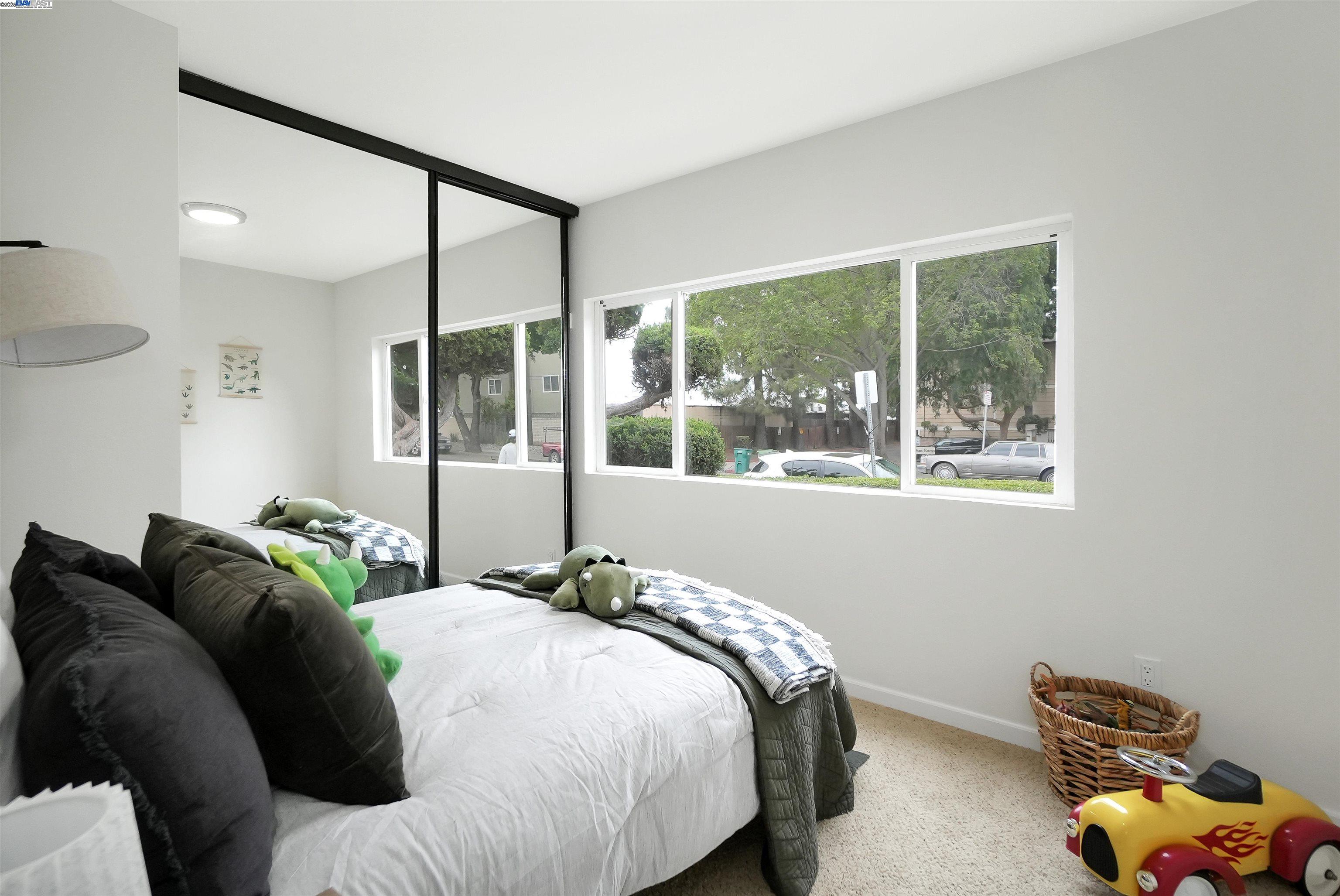 Detail Gallery Image 15 of 44 For 24576 Oneil Ave, Hayward,  CA 94544 - 4 Beds | 3 Baths