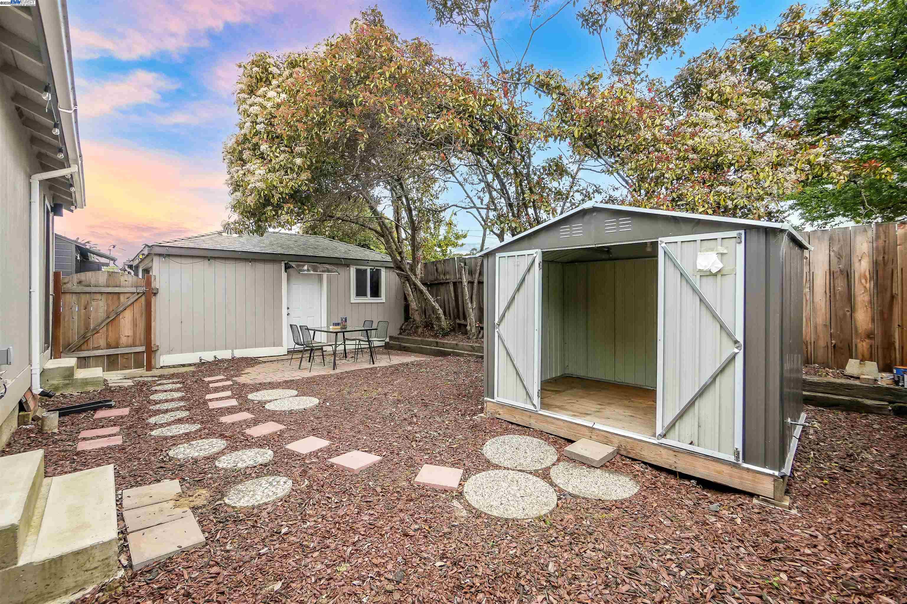 Detail Gallery Image 27 of 44 For 24576 Oneil Ave, Hayward,  CA 94544 - 4 Beds | 3 Baths
