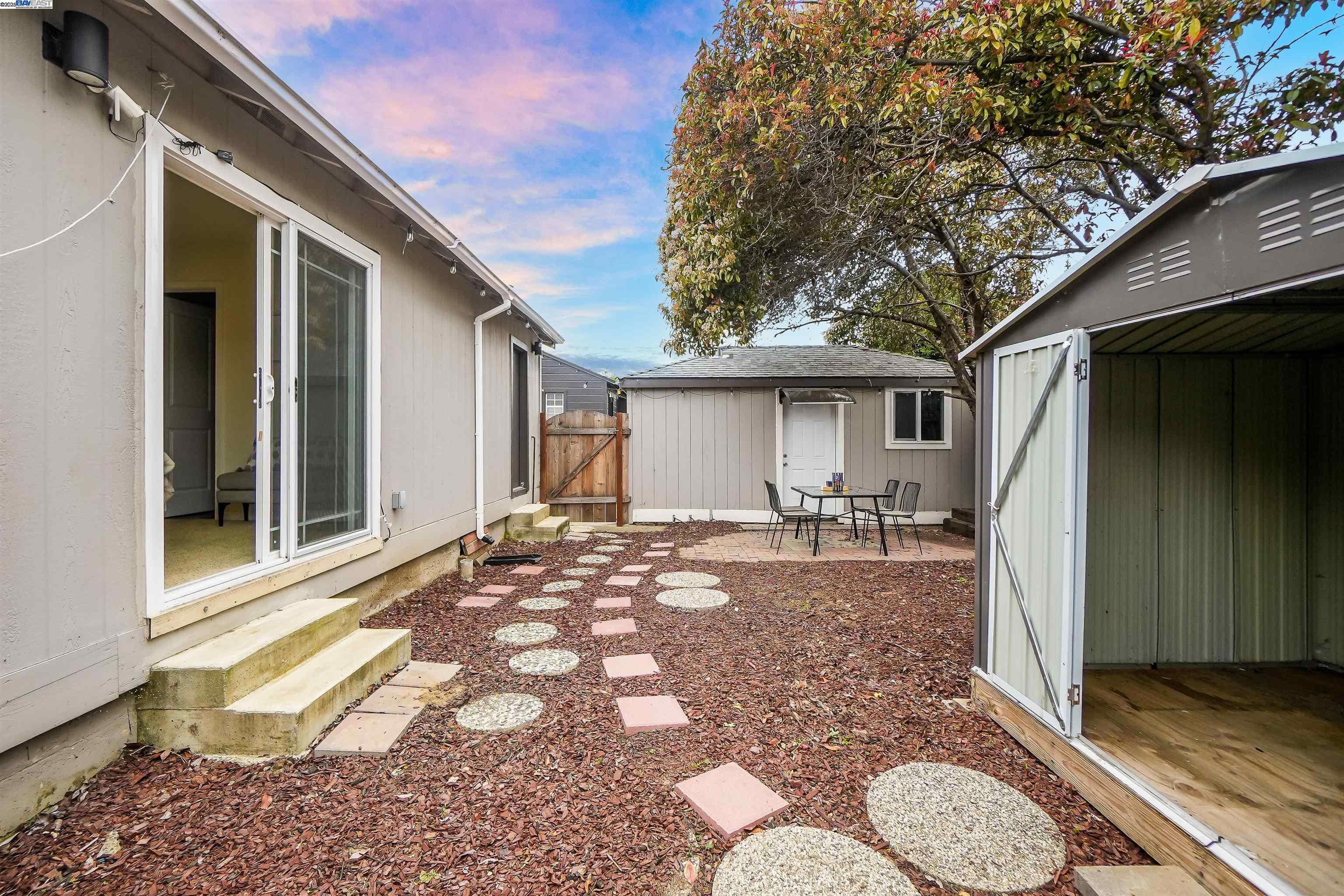 Detail Gallery Image 28 of 44 For 24576 Oneil Ave, Hayward,  CA 94544 - 4 Beds | 3 Baths