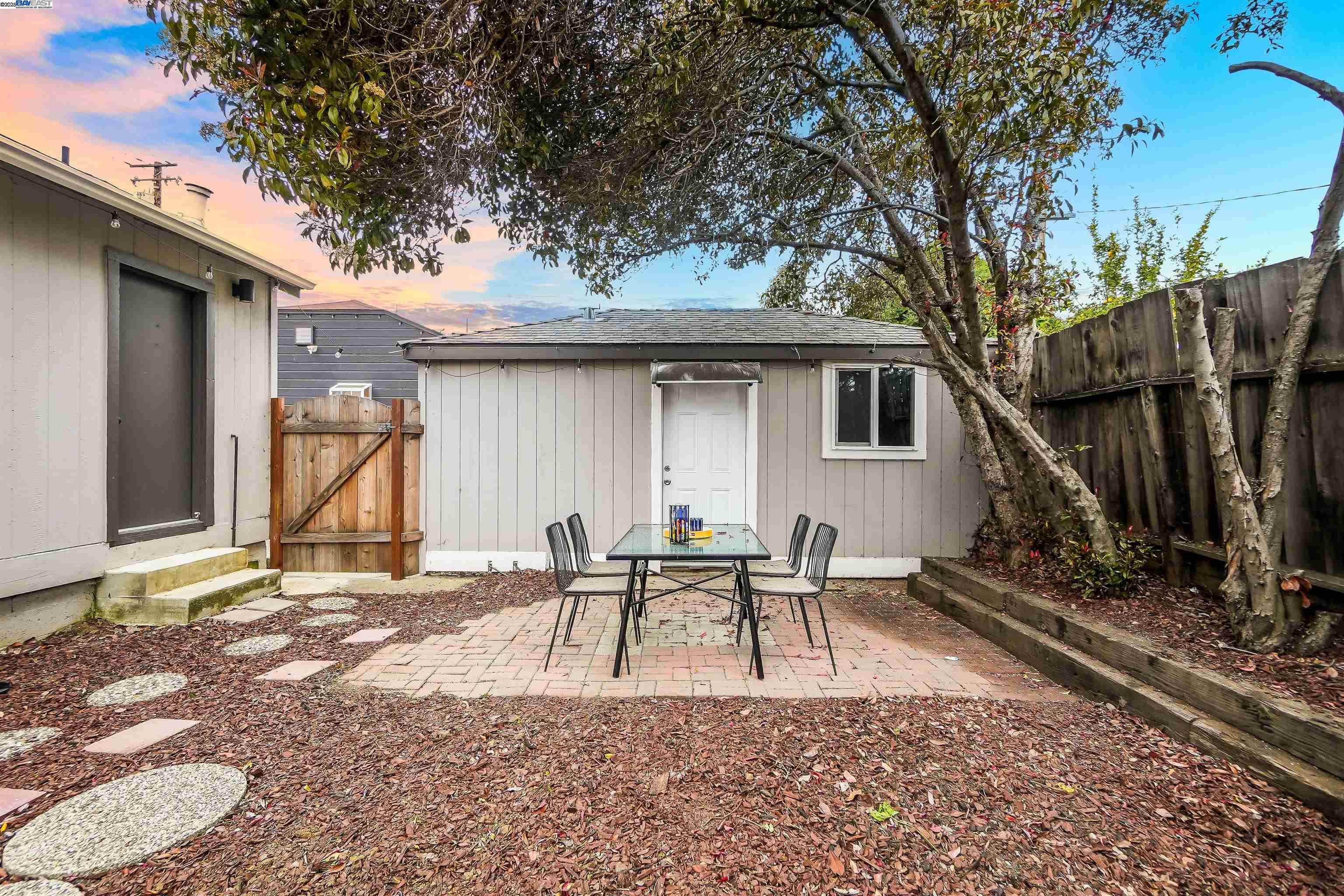 Detail Gallery Image 29 of 44 For 24576 Oneil Ave, Hayward,  CA 94544 - 4 Beds | 3 Baths