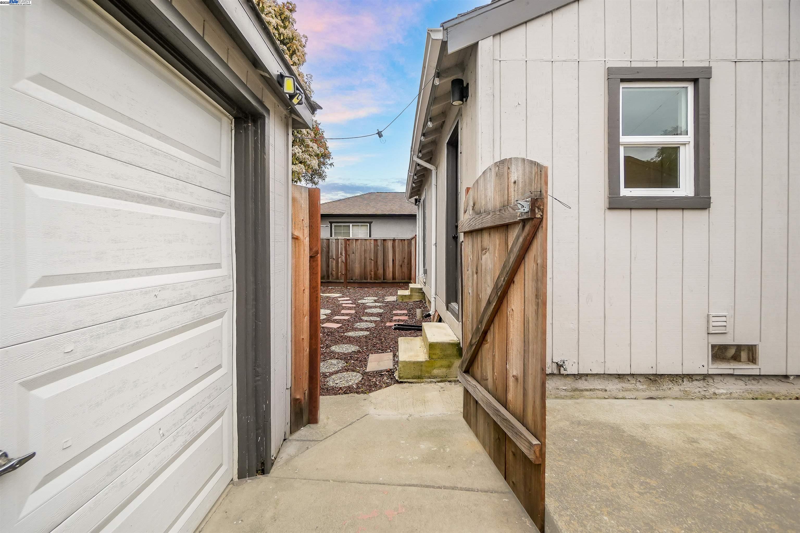 Detail Gallery Image 36 of 44 For 24576 Oneil Ave, Hayward,  CA 94544 - 4 Beds | 3 Baths