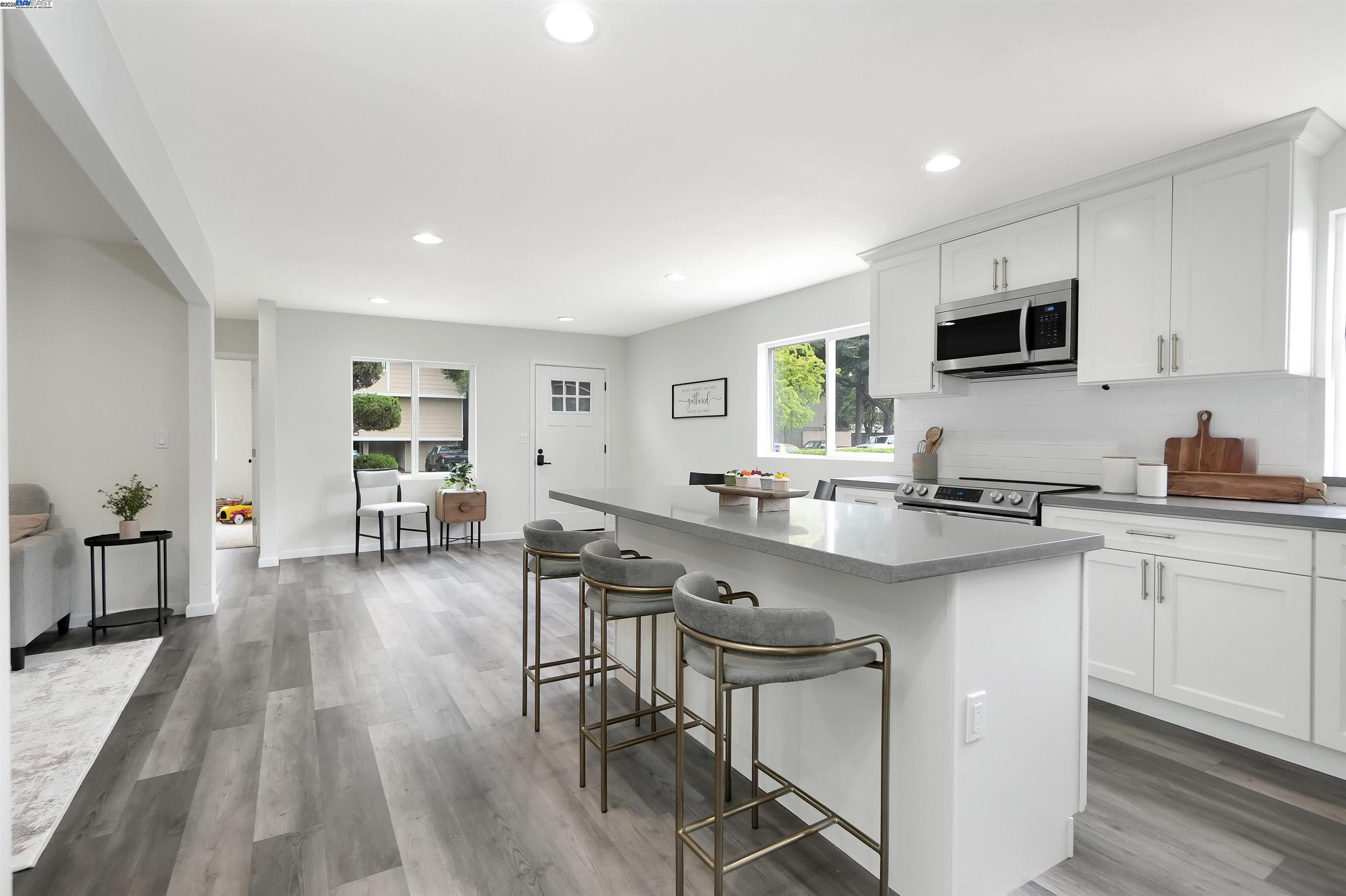 Detail Gallery Image 6 of 44 For 24576 Oneil Ave, Hayward,  CA 94544 - 4 Beds | 3 Baths