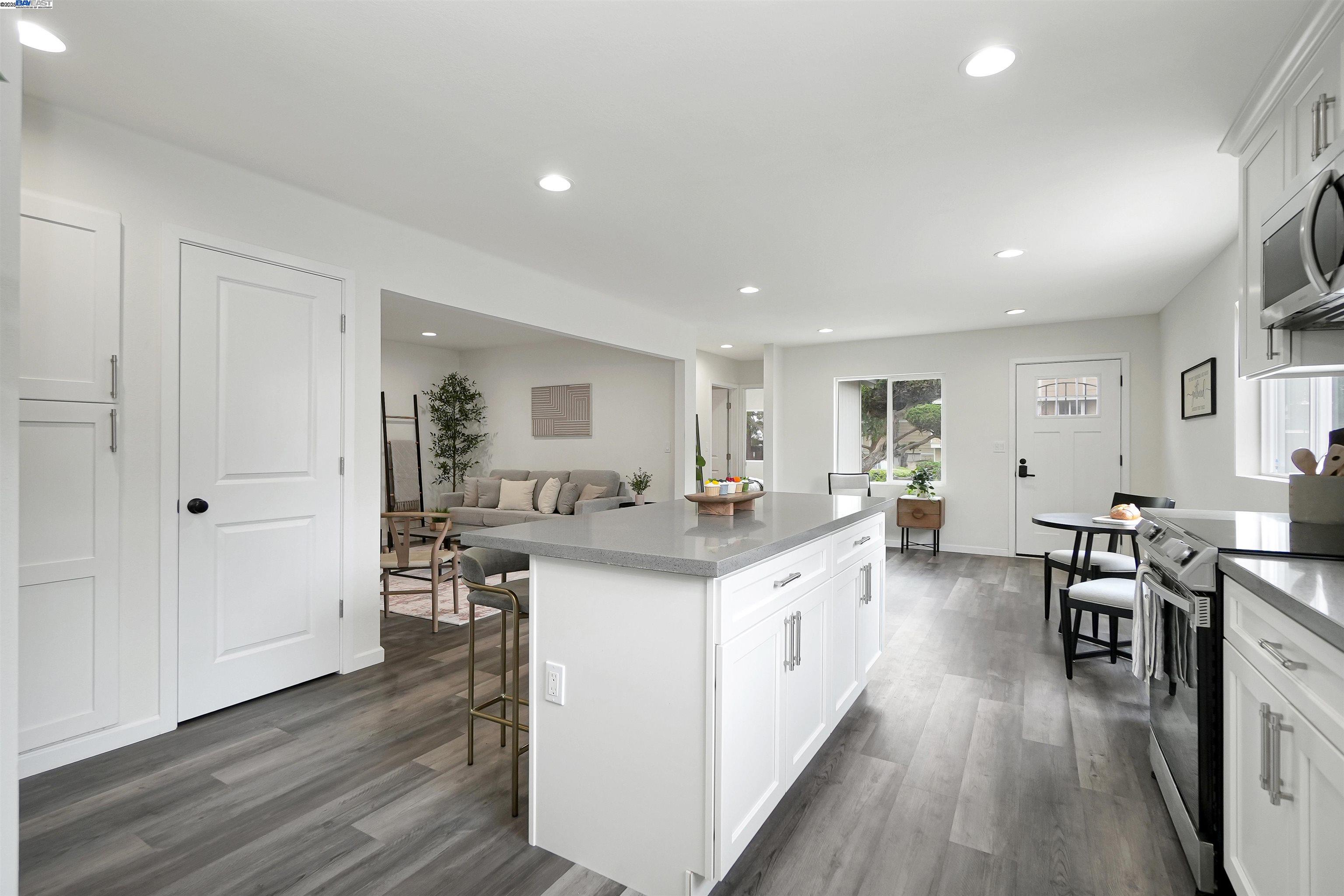 Detail Gallery Image 8 of 44 For 24576 Oneil Ave, Hayward,  CA 94544 - 4 Beds | 3 Baths