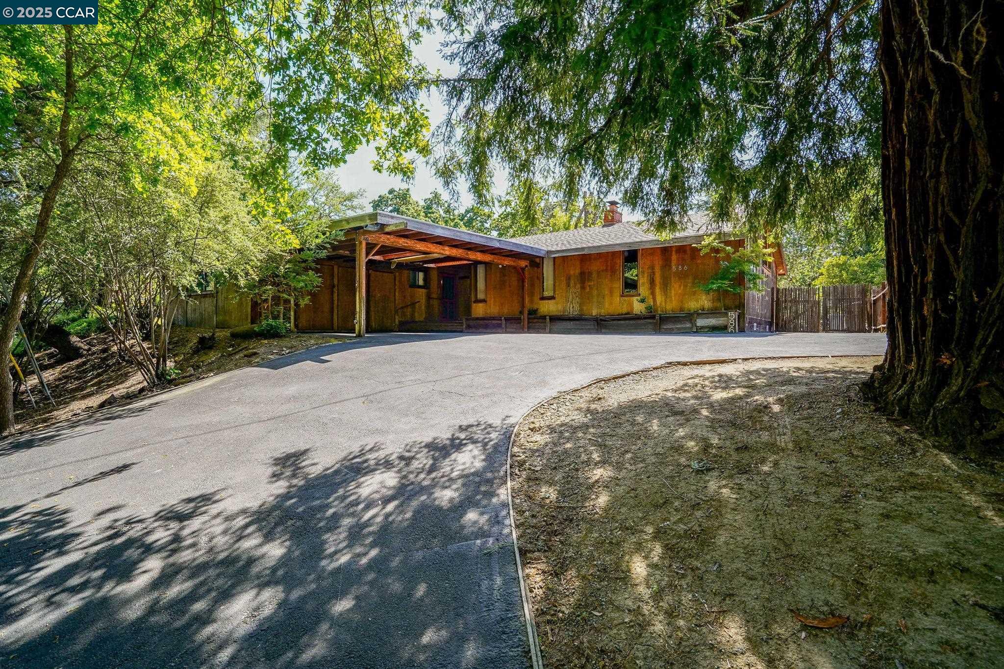 Detail Gallery Image 8 of 50 For 586 Lakewood Cir, Walnut Creek,  CA 94598 - 4 Beds | 2/1 Baths