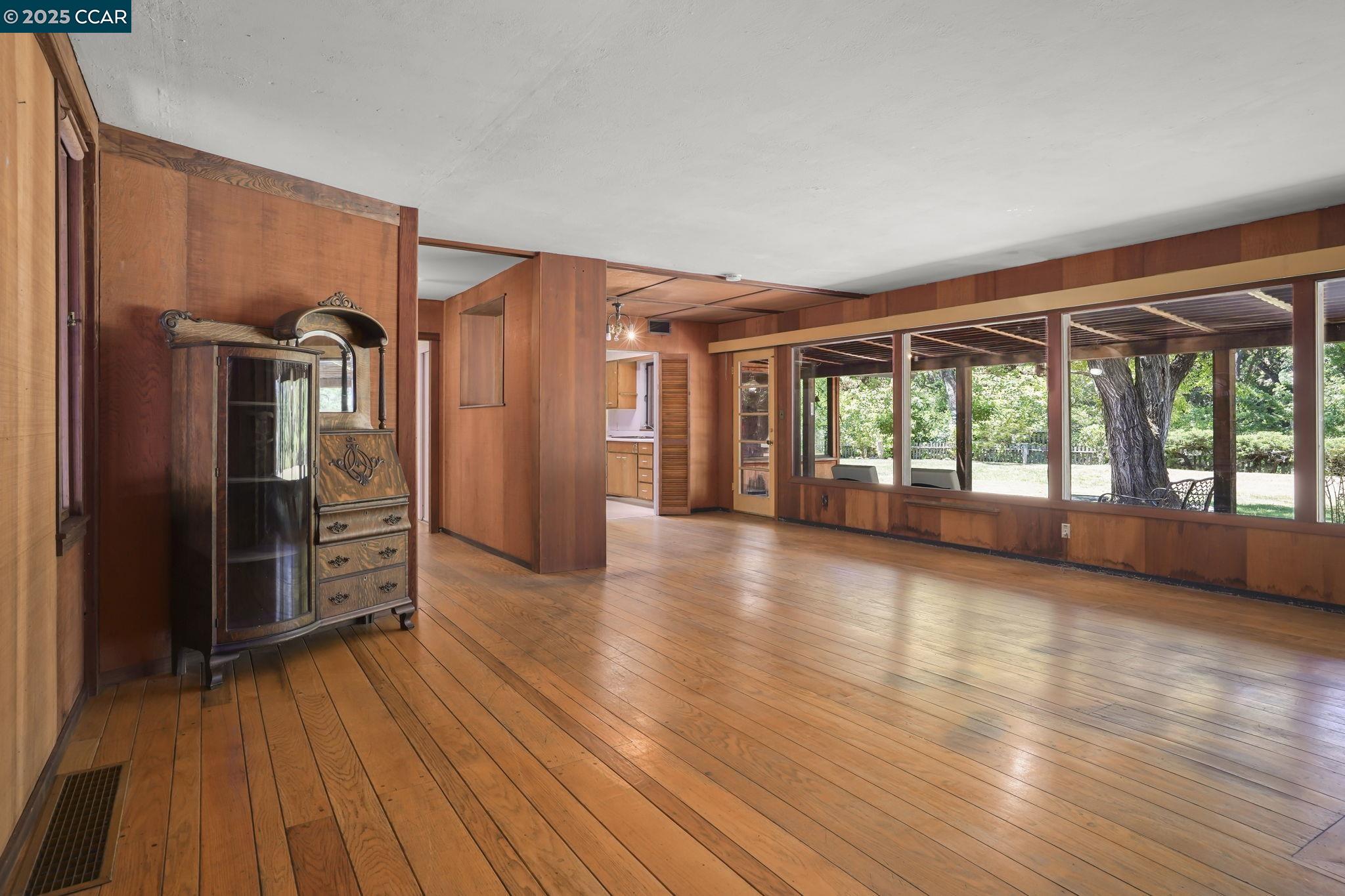 Detail Gallery Image 10 of 50 For 586 Lakewood Cir, Walnut Creek,  CA 94598 - 4 Beds | 2/1 Baths