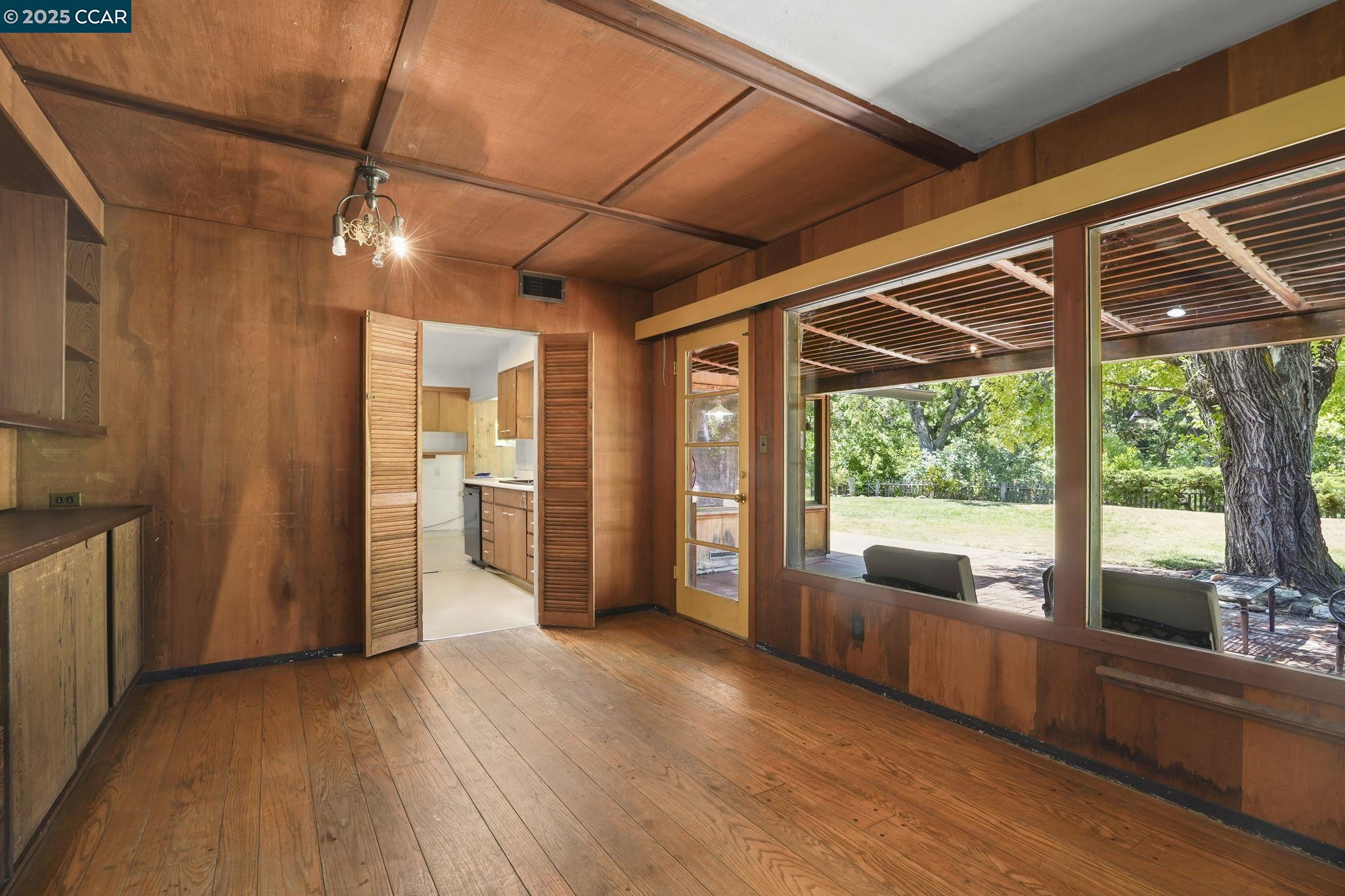 Detail Gallery Image 13 of 50 For 586 Lakewood Cir, Walnut Creek,  CA 94598 - 4 Beds | 2/1 Baths