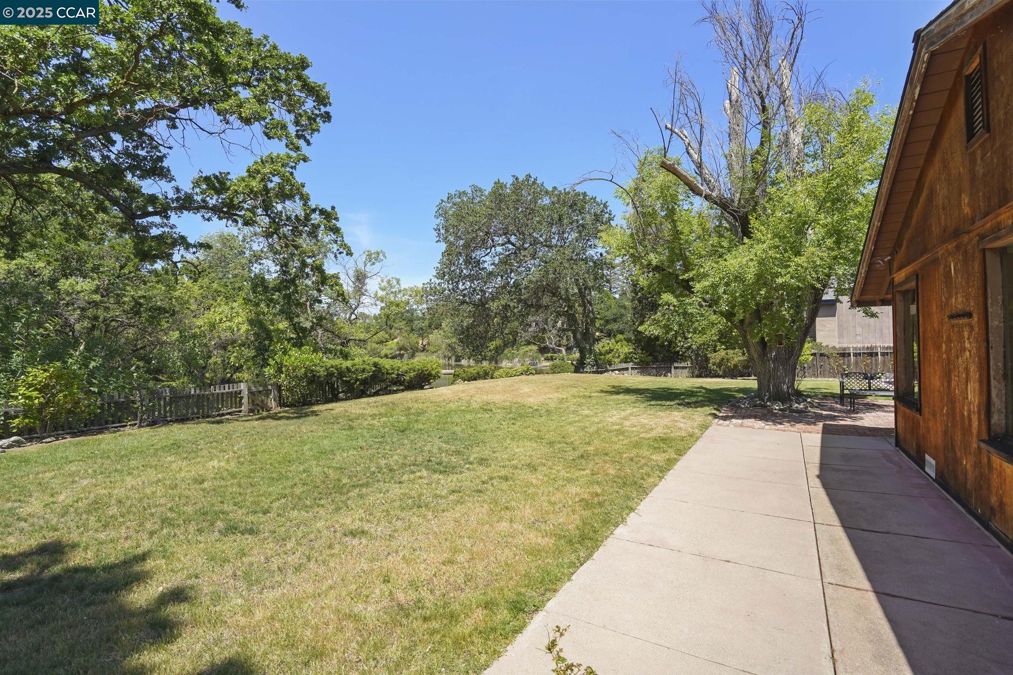 Detail Gallery Image 30 of 50 For 586 Lakewood Cir, Walnut Creek,  CA 94598 - 4 Beds | 2/1 Baths