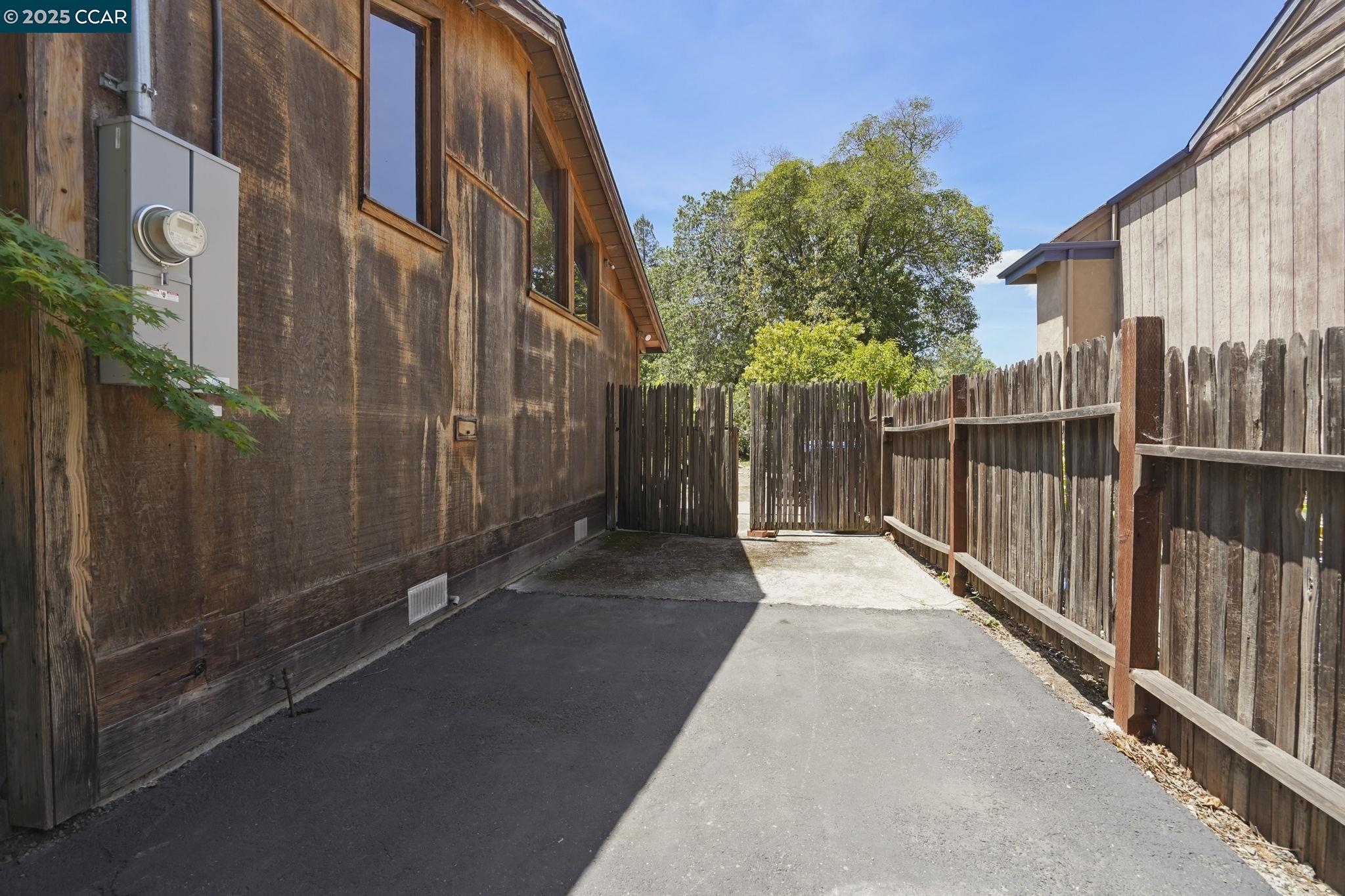 Detail Gallery Image 43 of 50 For 586 Lakewood Cir, Walnut Creek,  CA 94598 - 4 Beds | 2/1 Baths