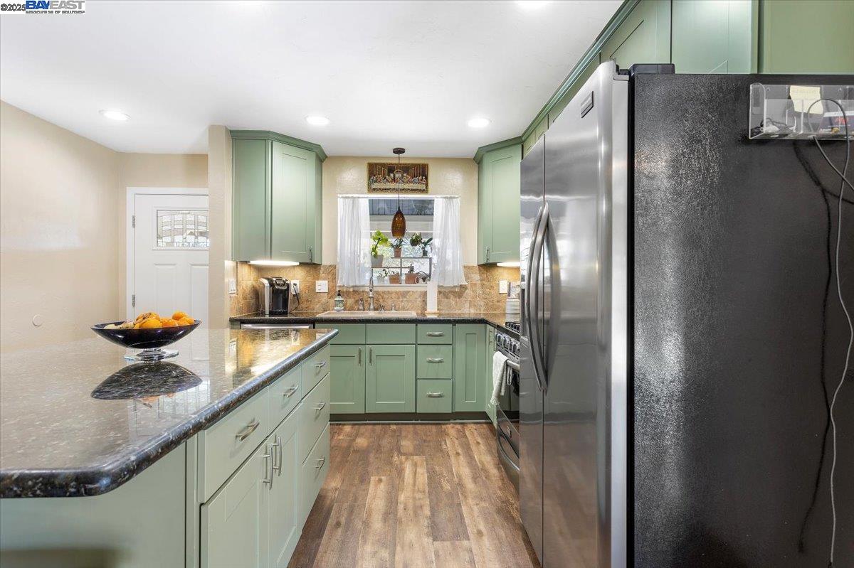 Detail Gallery Image 9 of 46 For 5894 Pontius Ct, San Jose,  CA 95123 - 3 Beds | 2 Baths