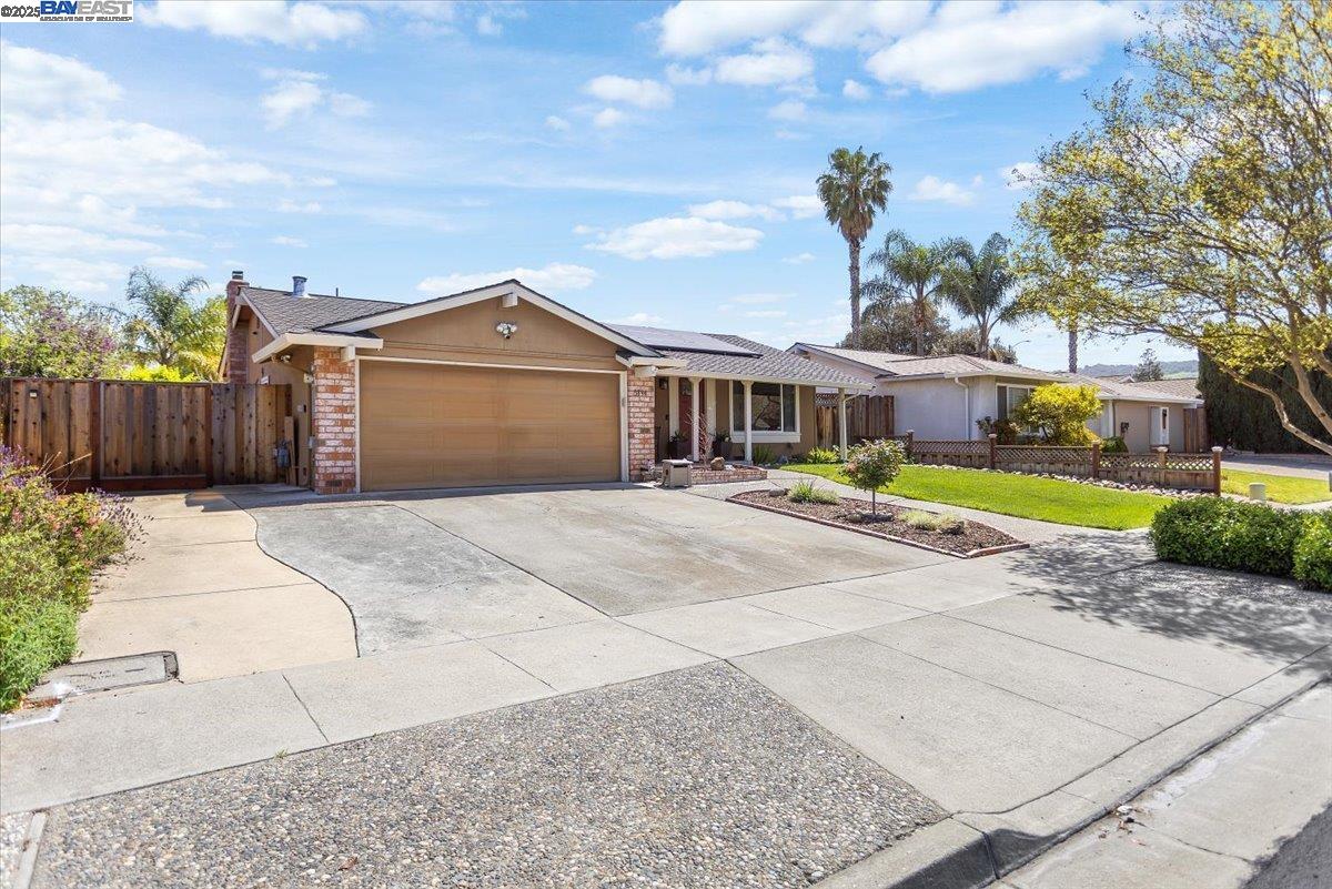 Detail Gallery Image 4 of 46 For 5894 Pontius Ct, San Jose,  CA 95123 - 3 Beds | 2 Baths