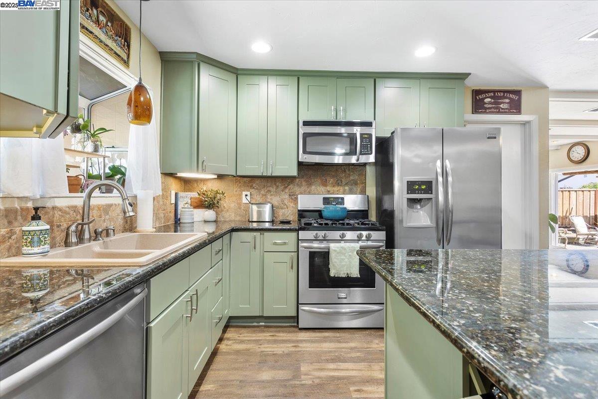 Detail Gallery Image 7 of 46 For 5894 Pontius Ct, San Jose,  CA 95123 - 3 Beds | 2 Baths