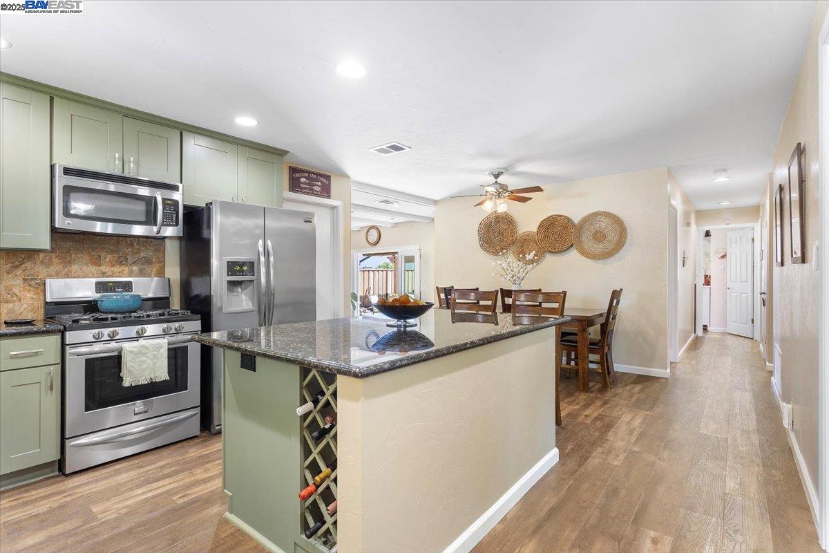 Detail Gallery Image 8 of 46 For 5894 Pontius Ct, San Jose,  CA 95123 - 3 Beds | 2 Baths