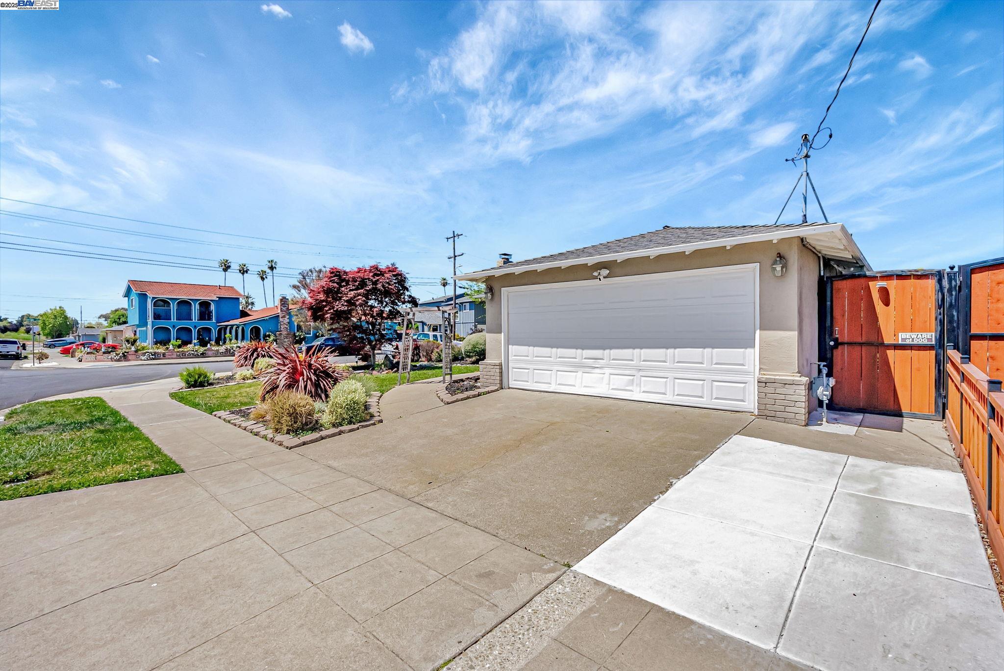 Detail Gallery Image 2 of 34 For 2683 Cryer St, Hayward,  CA 94545 - 3 Beds | 2 Baths
