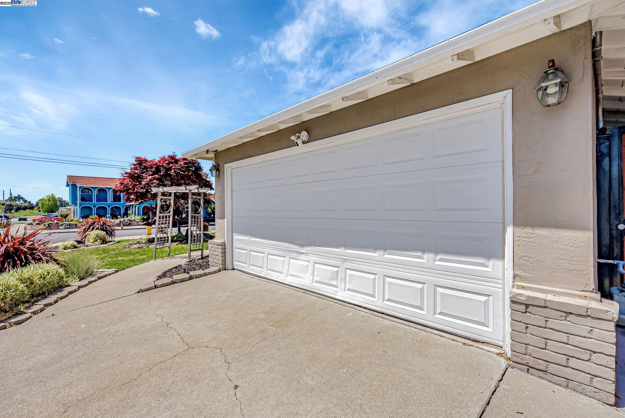Detail Gallery Image 3 of 34 For 2683 Cryer St, Hayward,  CA 94545 - 3 Beds | 2 Baths