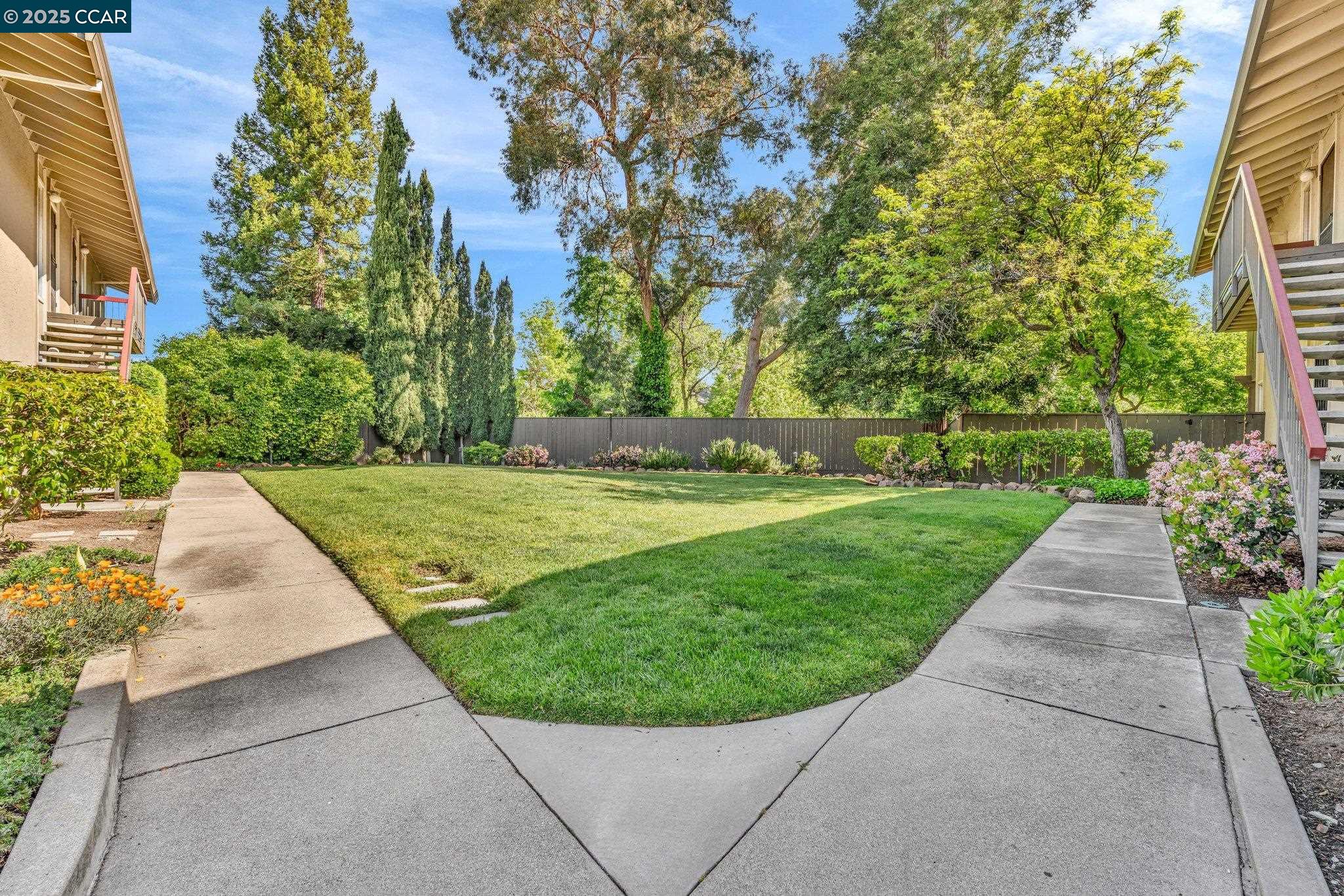 Detail Gallery Image 3 of 23 For 59 Massolo Dr #E,  Pleasant Hill,  CA 94523 - 2 Beds | 2 Baths