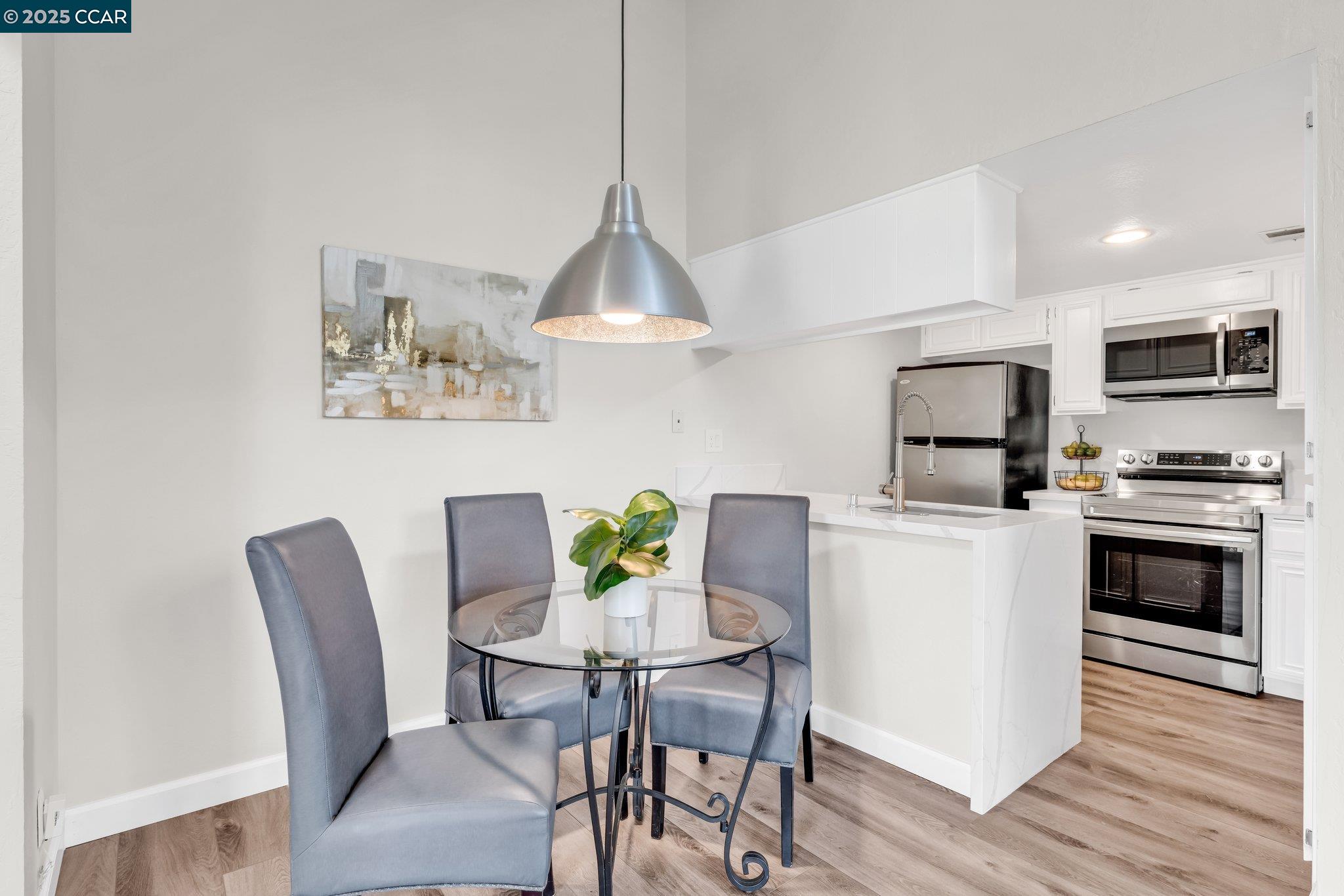 Detail Gallery Image 8 of 23 For 59 Massolo Dr #E,  Pleasant Hill,  CA 94523 - 2 Beds | 2 Baths