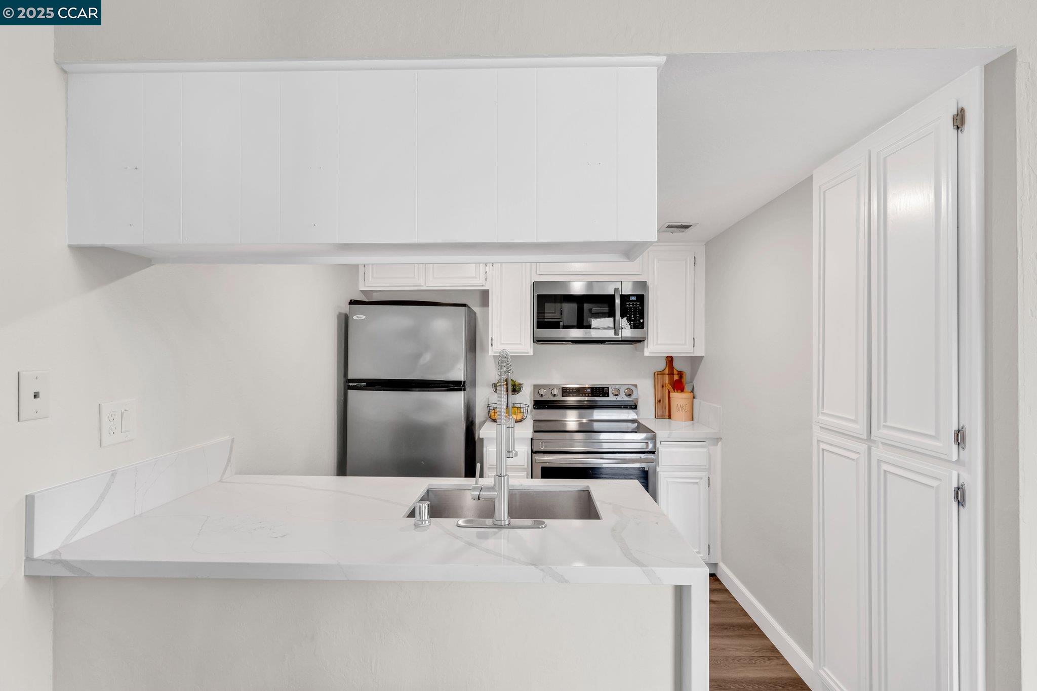 Detail Gallery Image 10 of 23 For 59 Massolo Dr #E,  Pleasant Hill,  CA 94523 - 2 Beds | 2 Baths