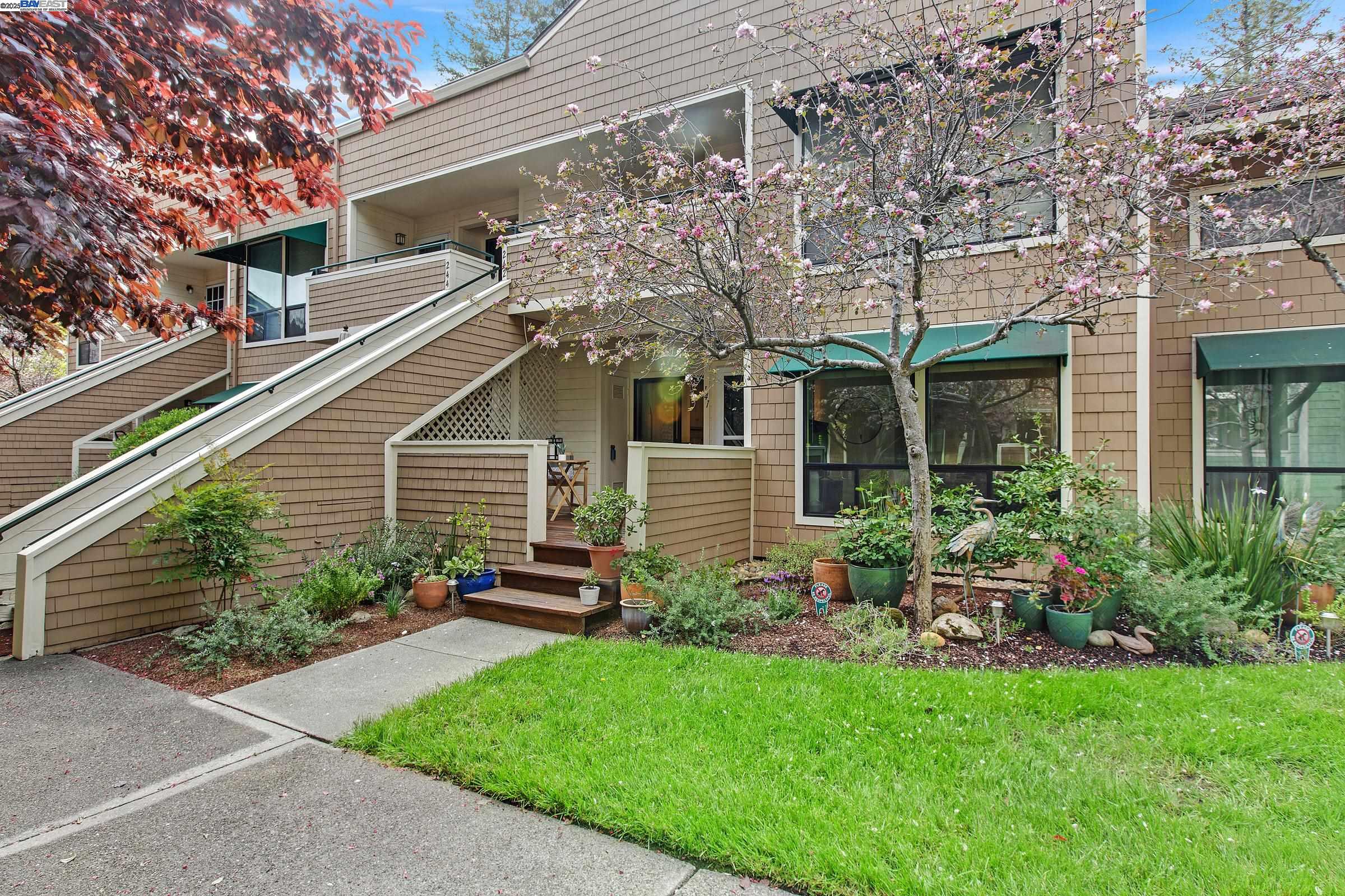 Detail Gallery Image 1 of 1 For 901 Russell Ave #141,  Santa Rosa,  CA 95403 - 2 Beds | 1 Baths