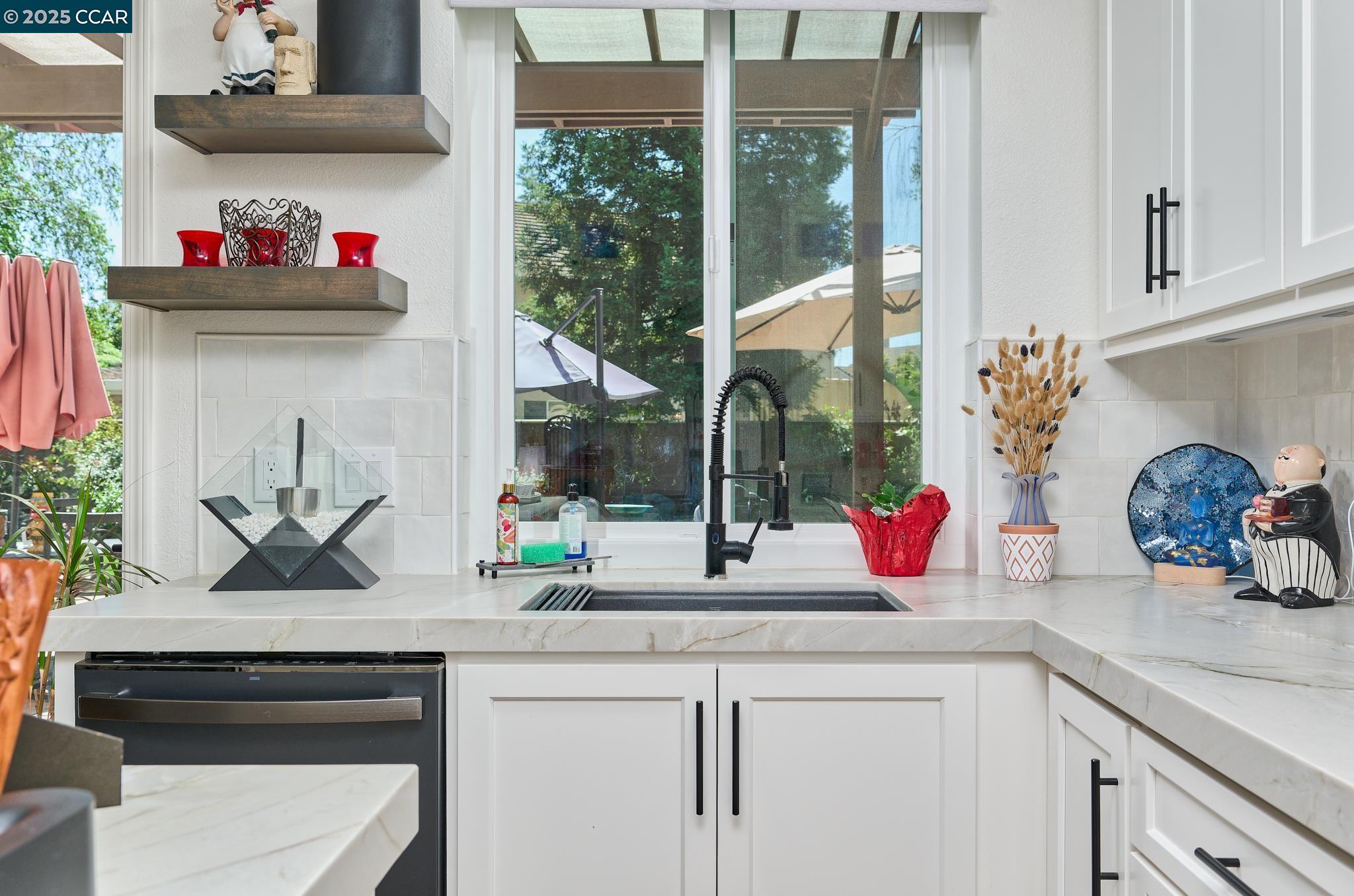 Detail Gallery Image 5 of 37 For 322 W Boesch Dr, Ripon,  CA 95366 - 3 Beds | 2/1 Baths
