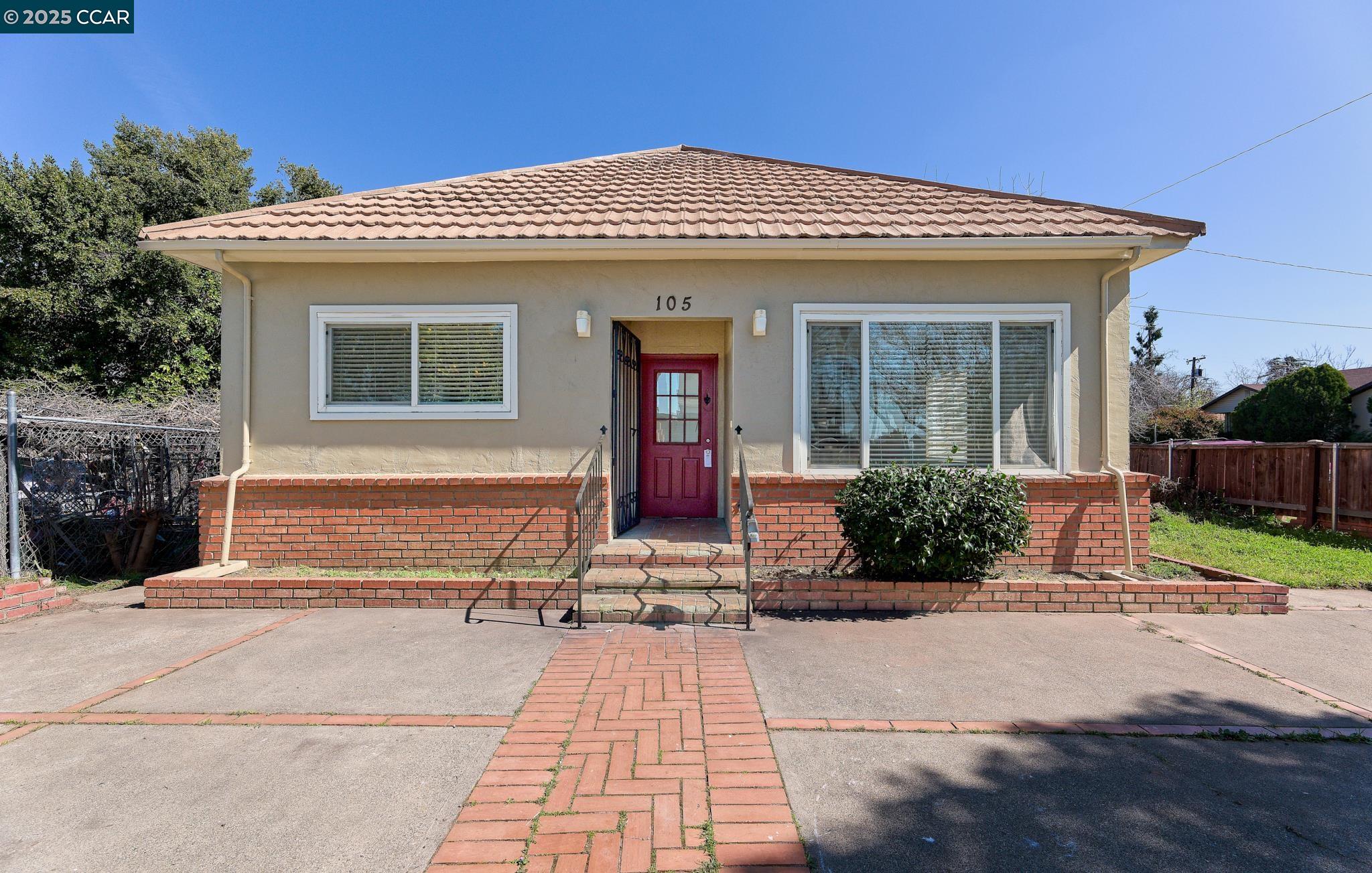 Detail Gallery Image 1 of 1 For 105 C St, Roseville,  CA 95678 - 3 Beds | 1 Baths