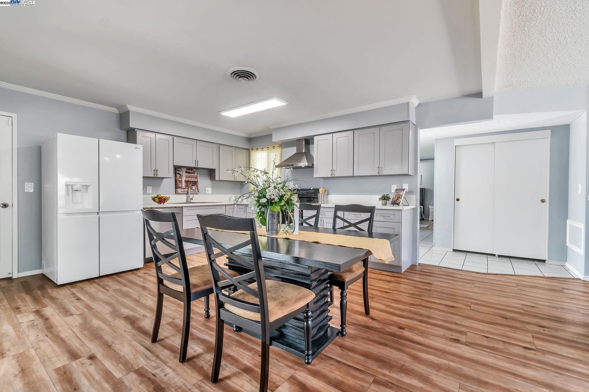 Detail Gallery Image 11 of 37 For 6013 Green Glen Way, Sacramento,  CA 95842 - 3 Beds | 2 Baths