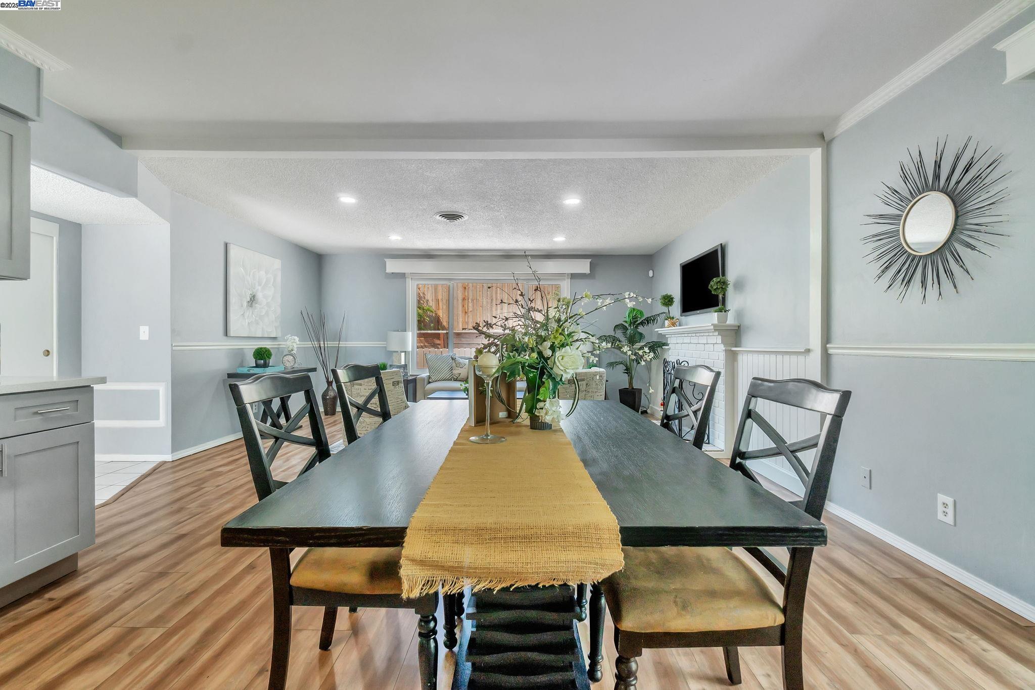 Detail Gallery Image 12 of 37 For 6013 Green Glen Way, Sacramento,  CA 95842 - 3 Beds | 2 Baths