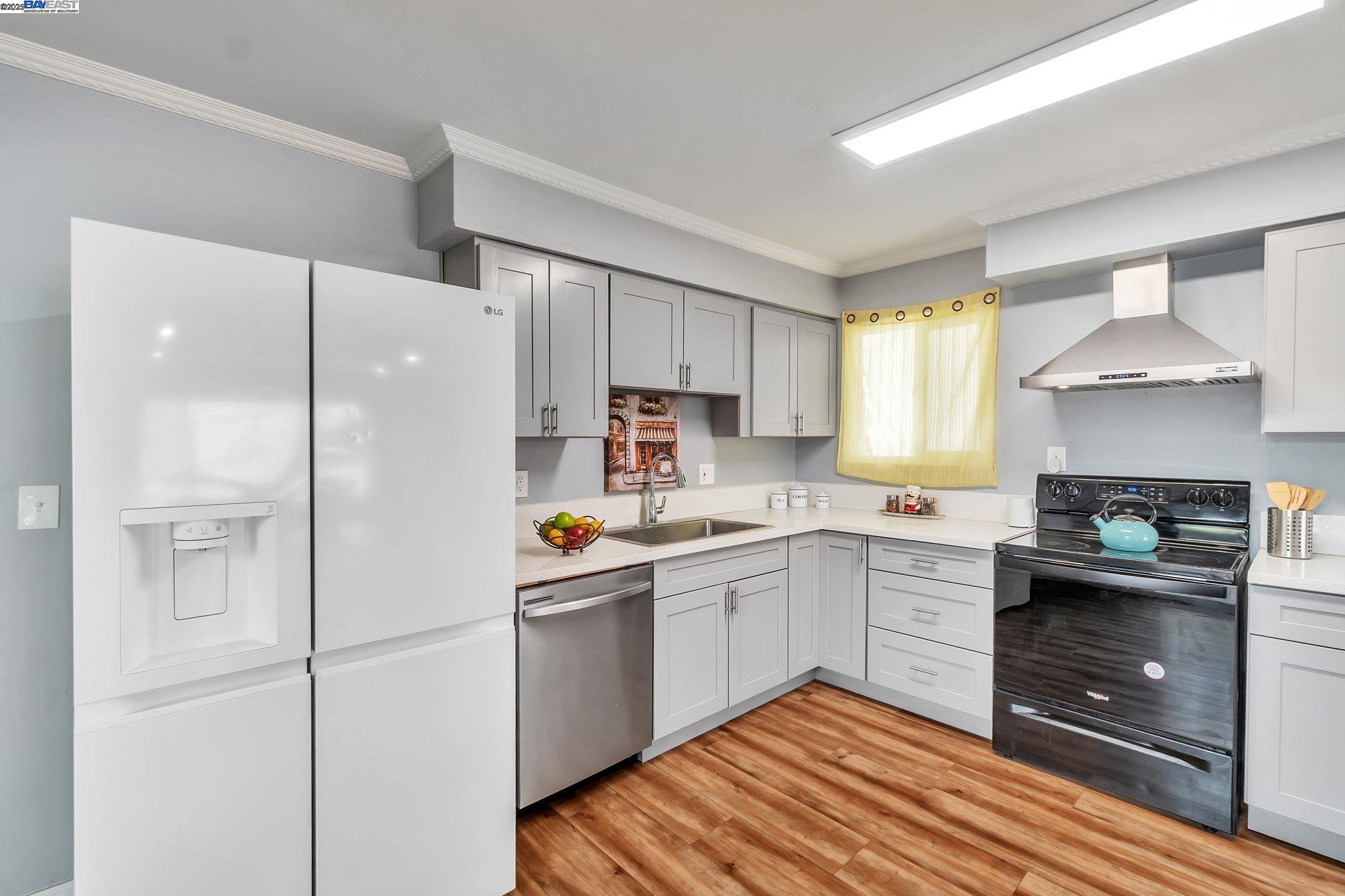 Detail Gallery Image 6 of 37 For 6013 Green Glen Way, Sacramento,  CA 95842 - 3 Beds | 2 Baths