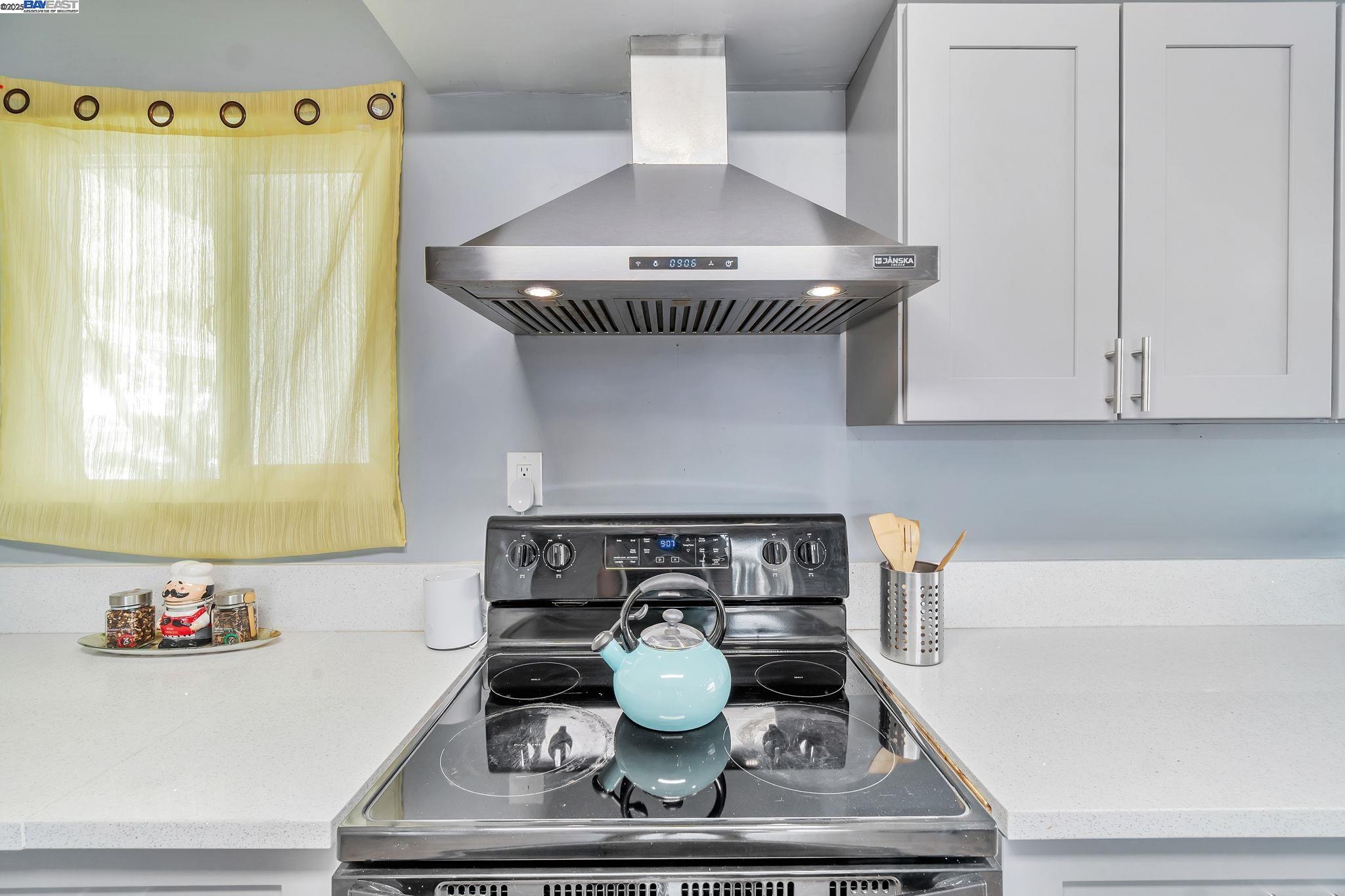 Detail Gallery Image 7 of 37 For 6013 Green Glen Way, Sacramento,  CA 95842 - 3 Beds | 2 Baths