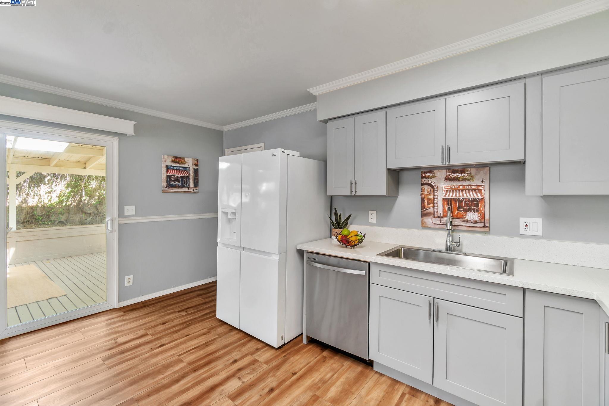 Detail Gallery Image 9 of 37 For 6013 Green Glen Way, Sacramento,  CA 95842 - 3 Beds | 2 Baths