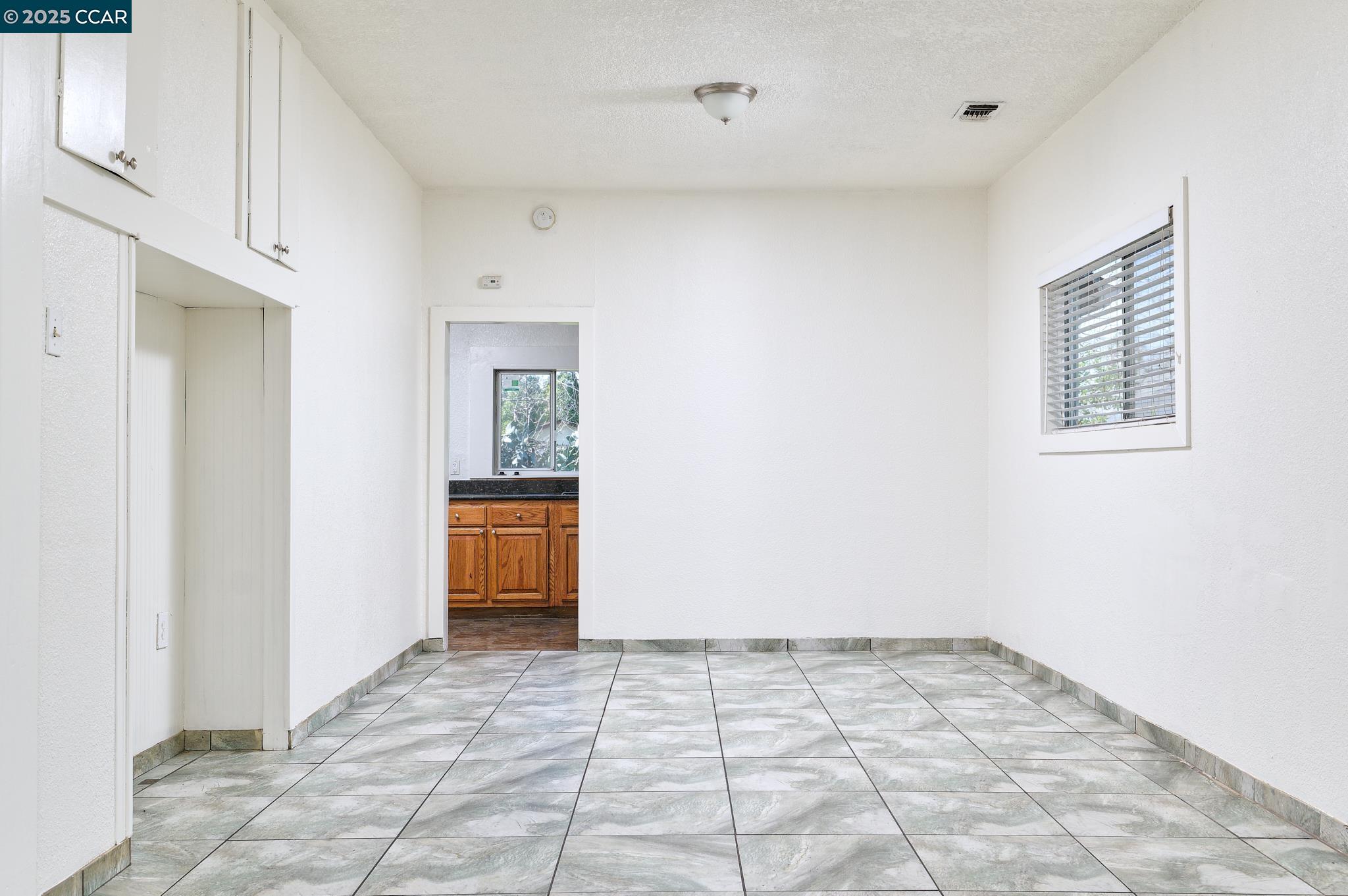 Detail Gallery Image 5 of 24 For 104 Irene Ave, Roseville,  CA 95678 - 4 Beds | 1/1 Baths