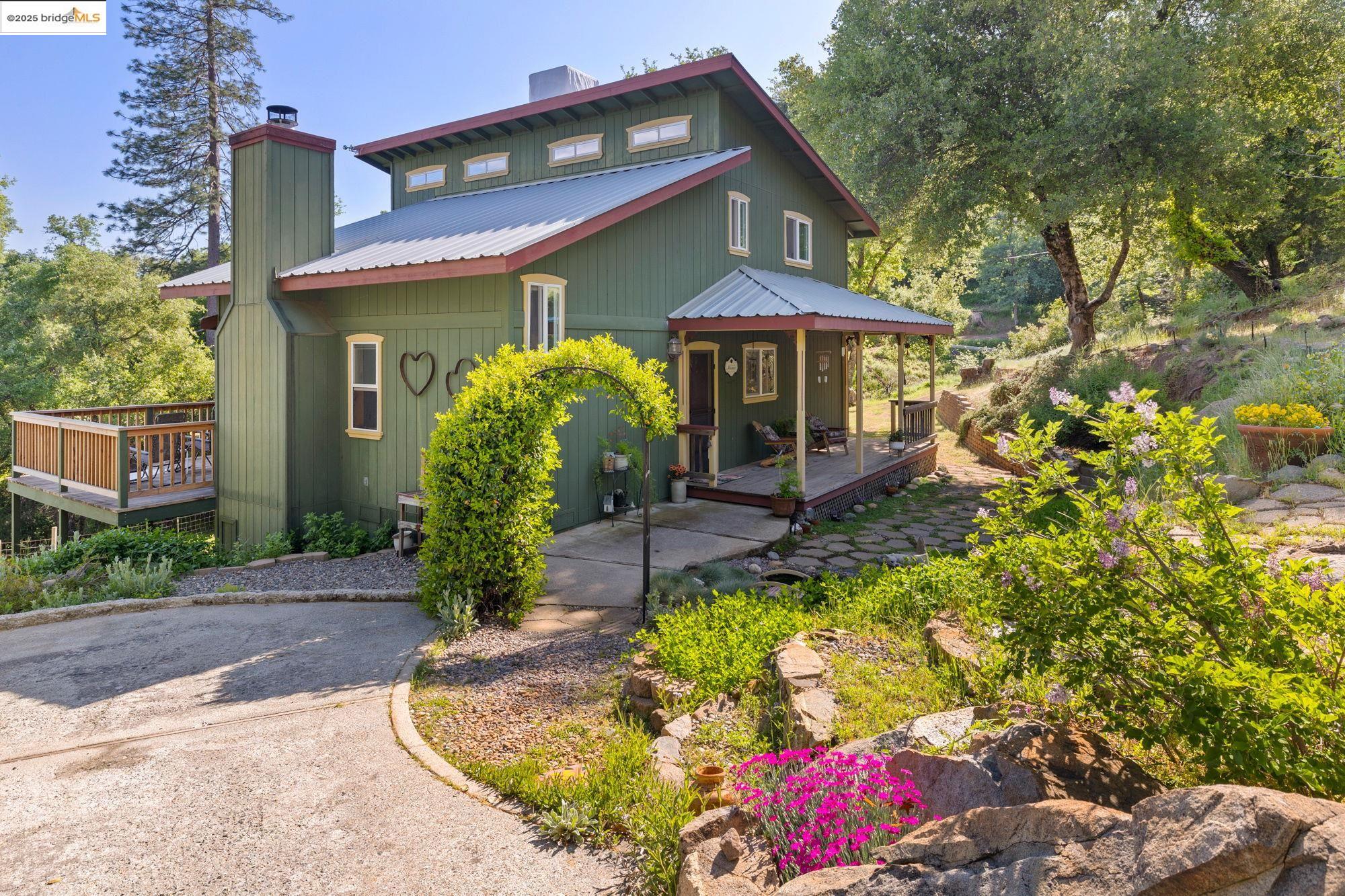 Detail Gallery Image 1 of 51 For 20585 Eden Lane, Tuolumne,  CA 95379 - 3 Beds | 2 Baths