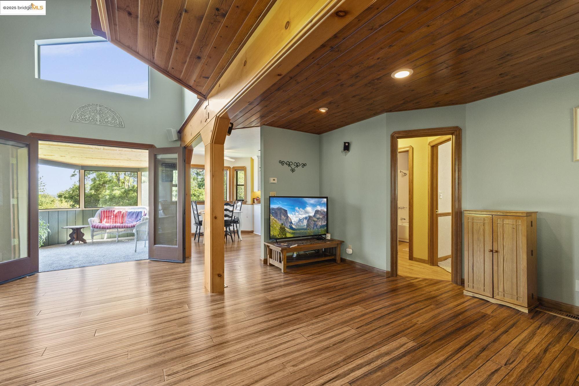 Detail Gallery Image 7 of 51 For 20585 Eden Lane, Tuolumne,  CA 95379 - 3 Beds | 2 Baths