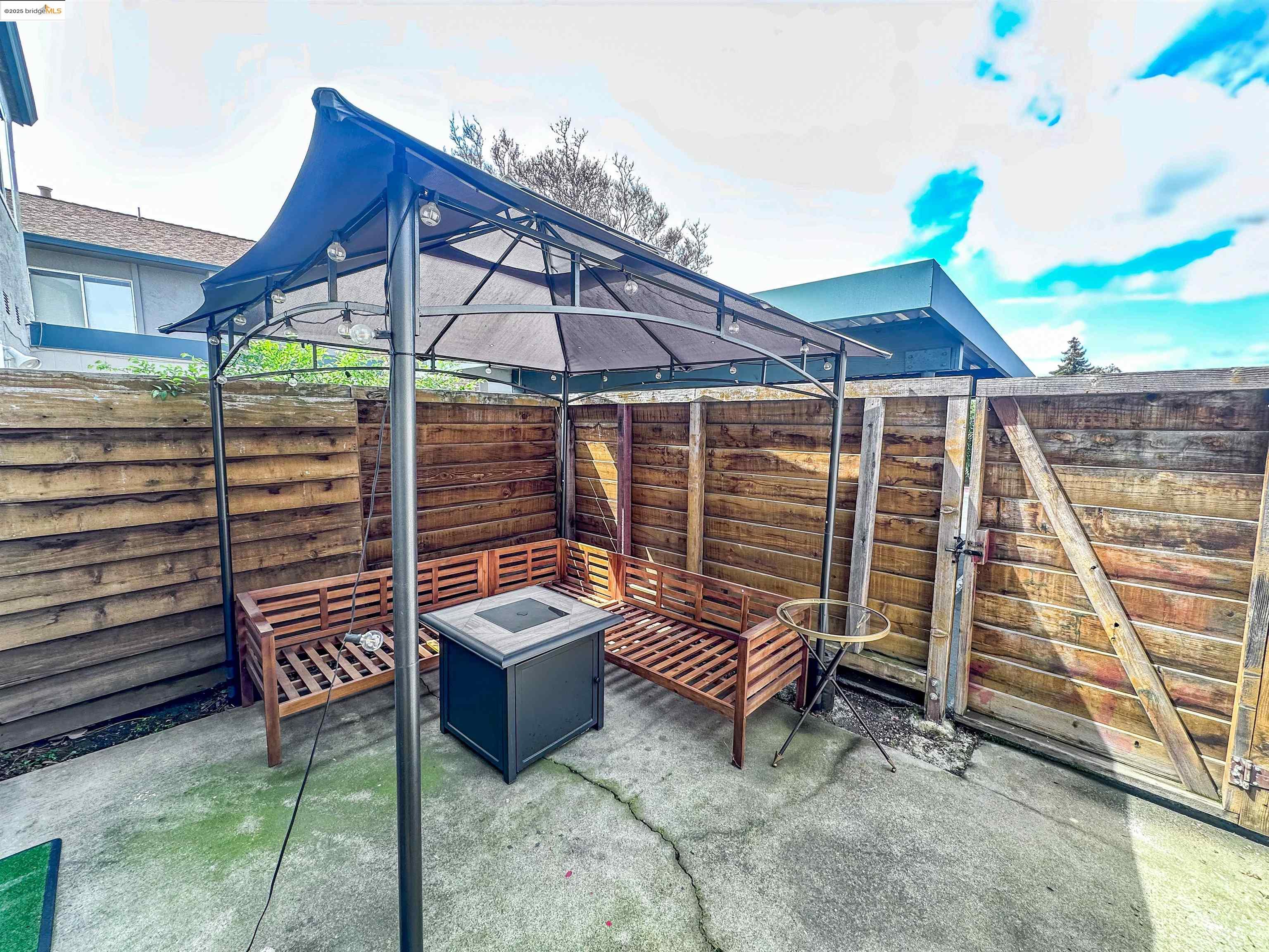 Detail Gallery Image 3 of 3 For 3650 Northwood Dr #B,  Concord,  CA 94520 - 2 Beds | 1/1 Baths