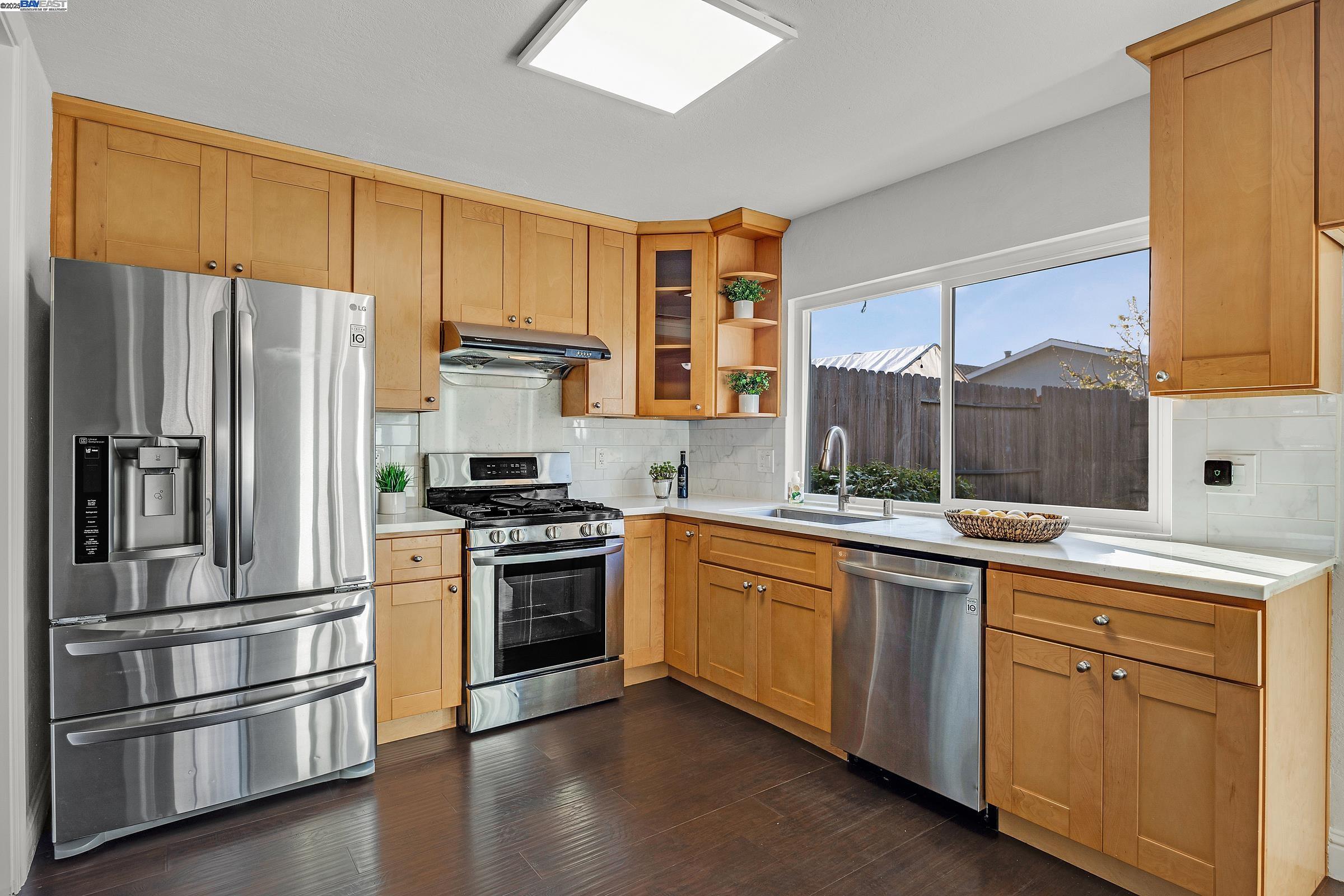 Detail Gallery Image 5 of 31 For 3255 San Pablo Way, Union City,  CA 94587 - 4 Beds | 4 Baths