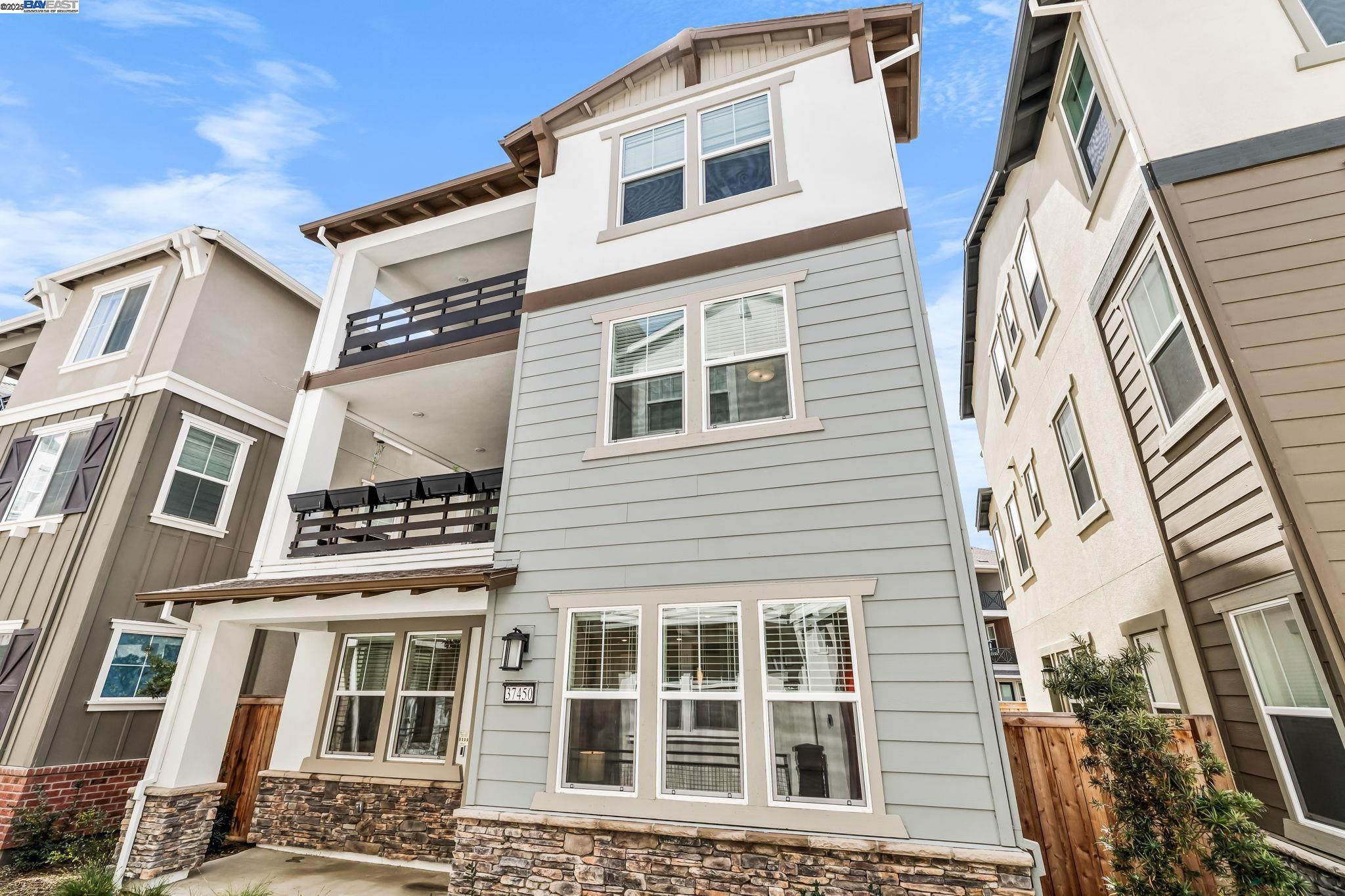 Detail Gallery Image 1 of 52 For 37450 Watersail Way, Newark,  CA 94560 - 5 Beds | 4/1 Baths