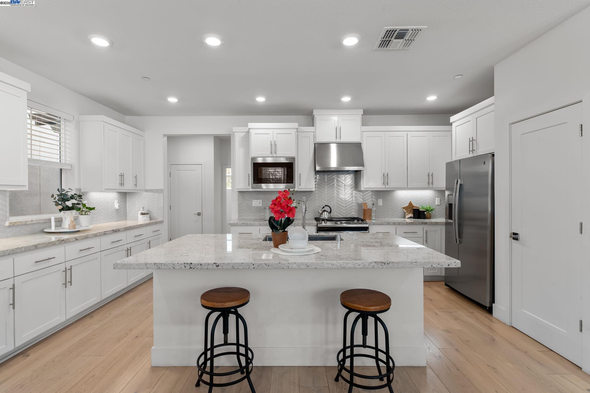 Detail Gallery Image 9 of 52 For 37450 Watersail Way, Newark,  CA 94560 - 5 Beds | 4/1 Baths