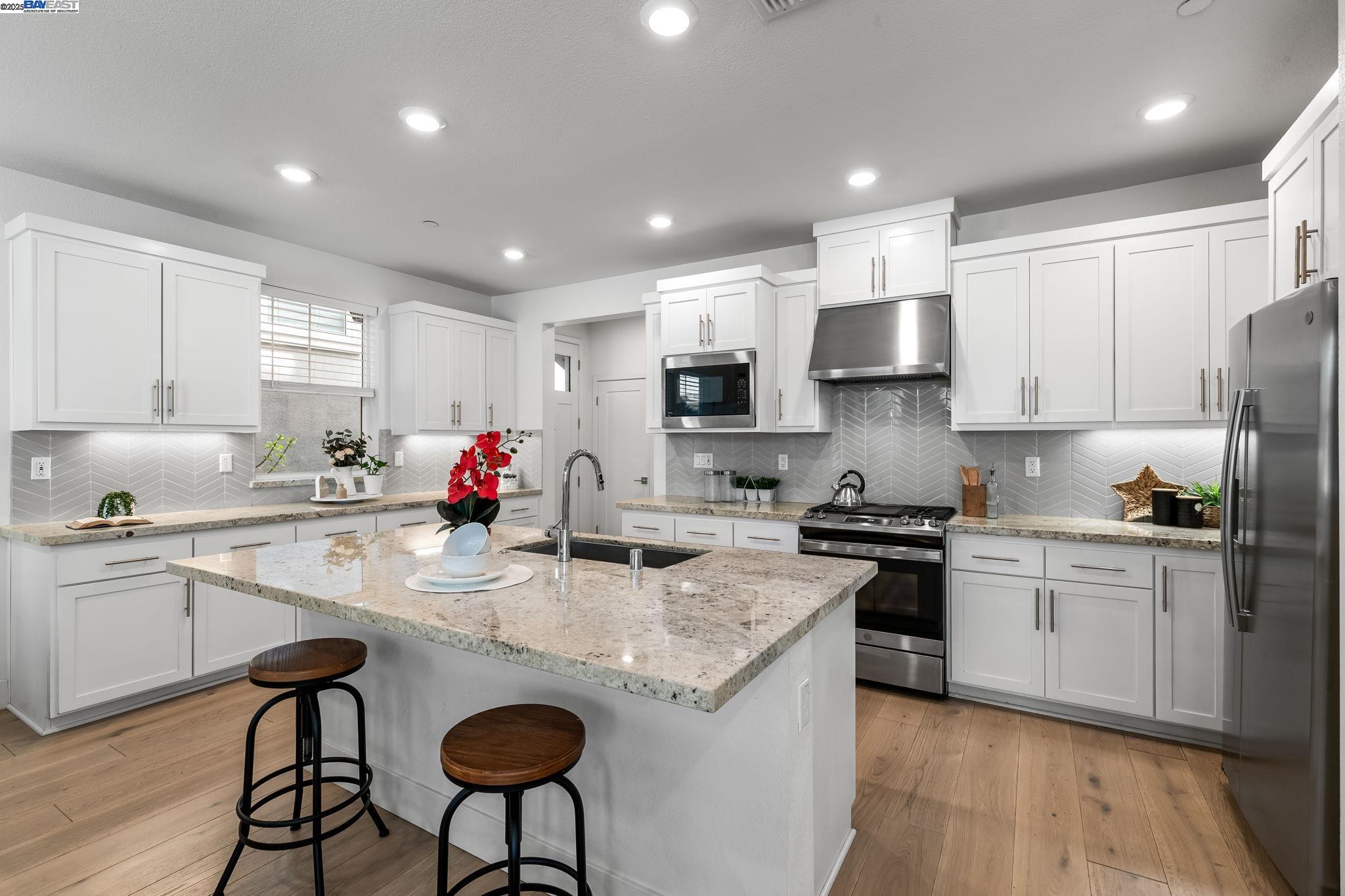 Detail Gallery Image 10 of 52 For 37450 Watersail Way, Newark,  CA 94560 - 5 Beds | 4/1 Baths