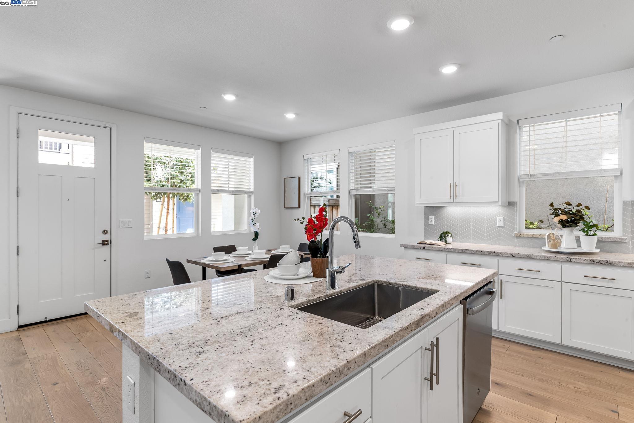 Detail Gallery Image 14 of 52 For 37450 Watersail Way, Newark,  CA 94560 - 5 Beds | 4/1 Baths