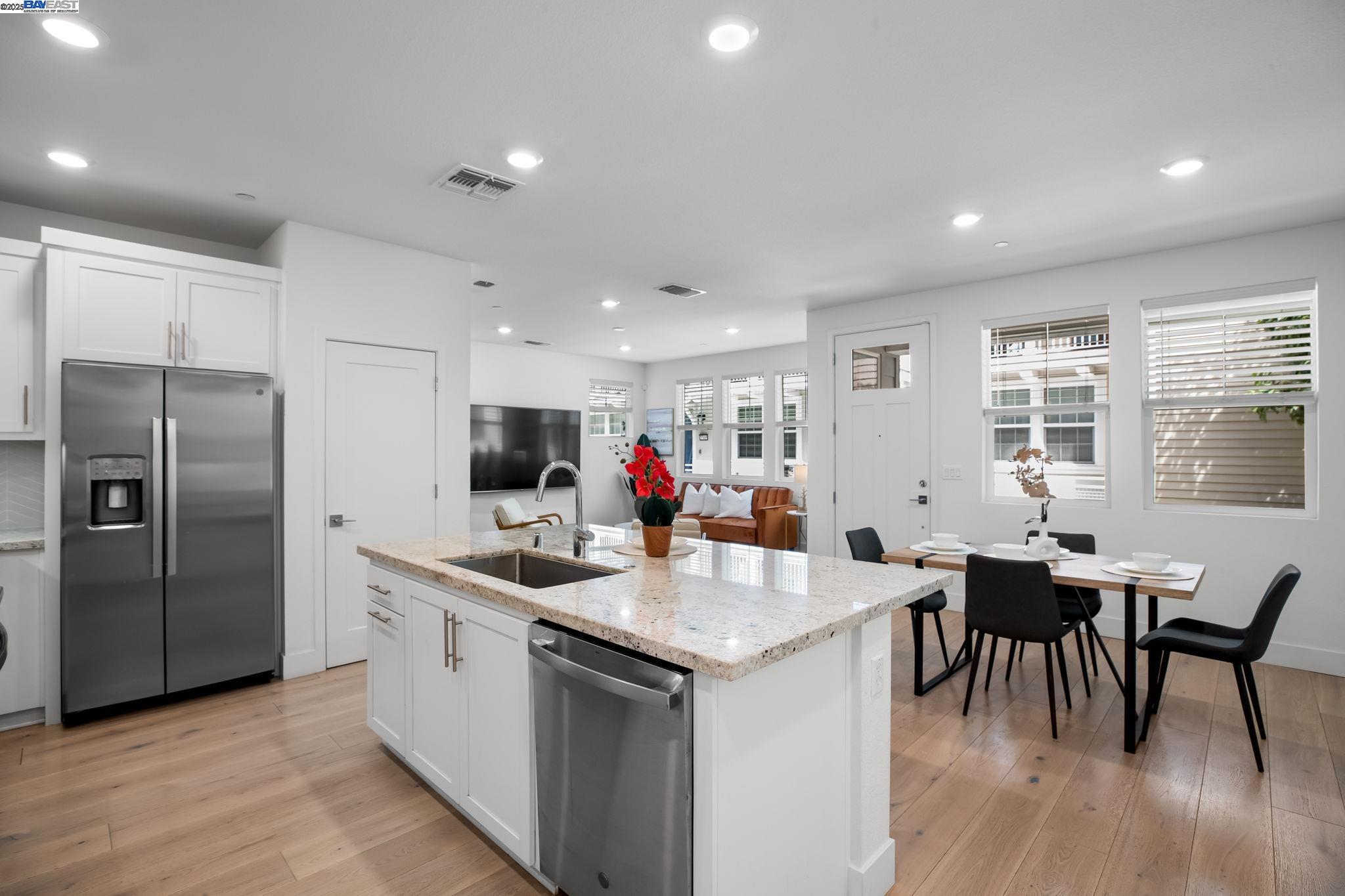 Detail Gallery Image 16 of 52 For 37450 Watersail Way, Newark,  CA 94560 - 5 Beds | 4/1 Baths