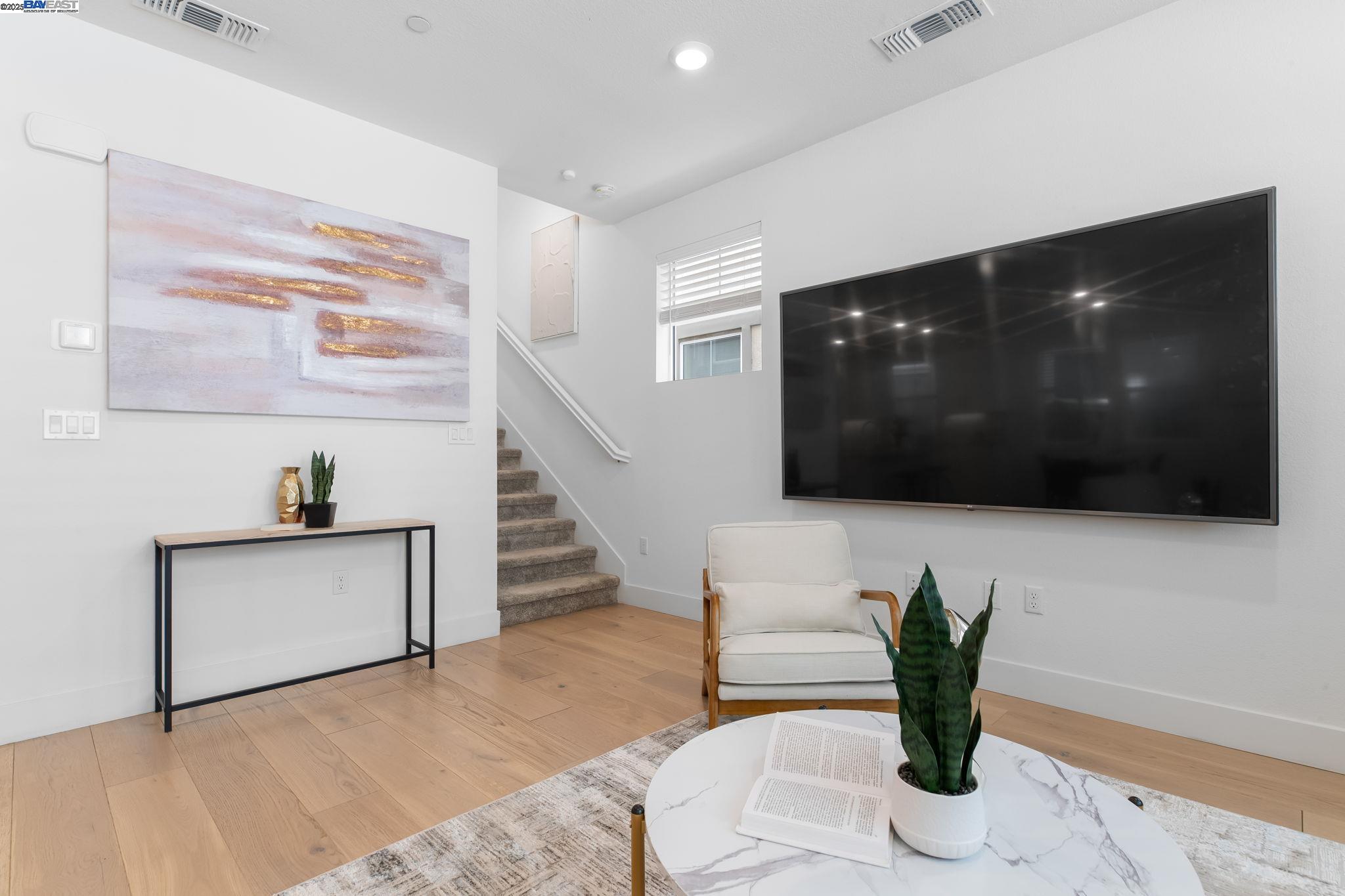 Detail Gallery Image 8 of 52 For 37450 Watersail Way, Newark,  CA 94560 - 5 Beds | 4/1 Baths