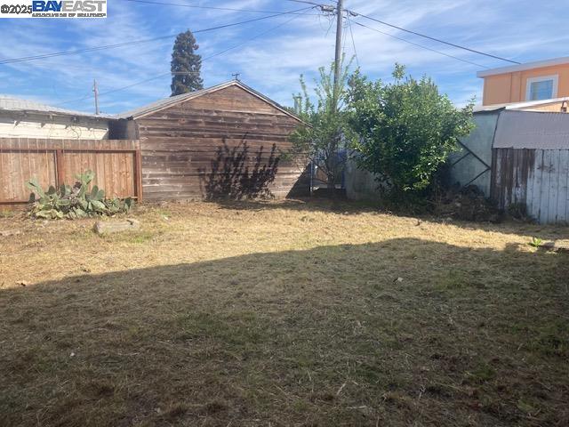 Detail Gallery Image 11 of 11 For 1073 106th Ave, Oakland,  CA 94603 - 2 Beds | 1 Baths