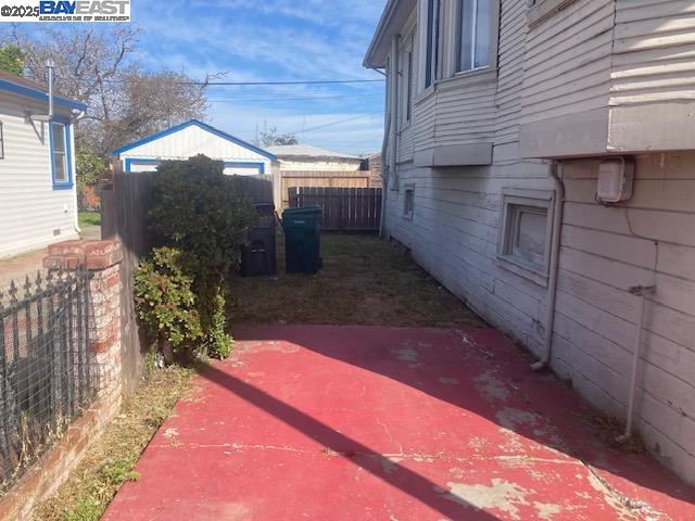 Detail Gallery Image 10 of 11 For 1073 106th Ave, Oakland,  CA 94603 - 2 Beds | 1 Baths