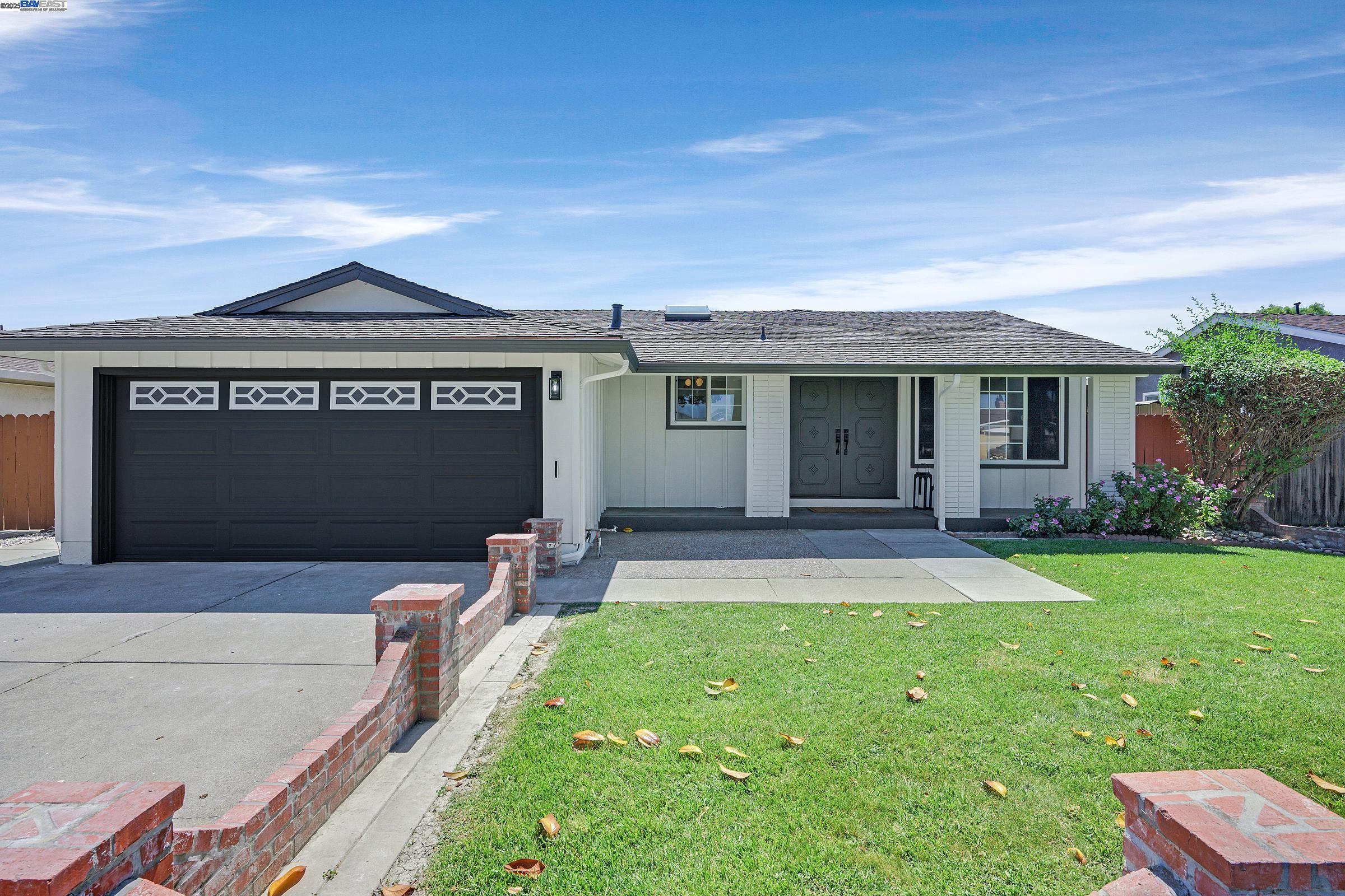 Detail Gallery Image 1 of 1 For 32255 Coronation Dr, Union City,  CA 94587 - 3 Beds | 2 Baths
