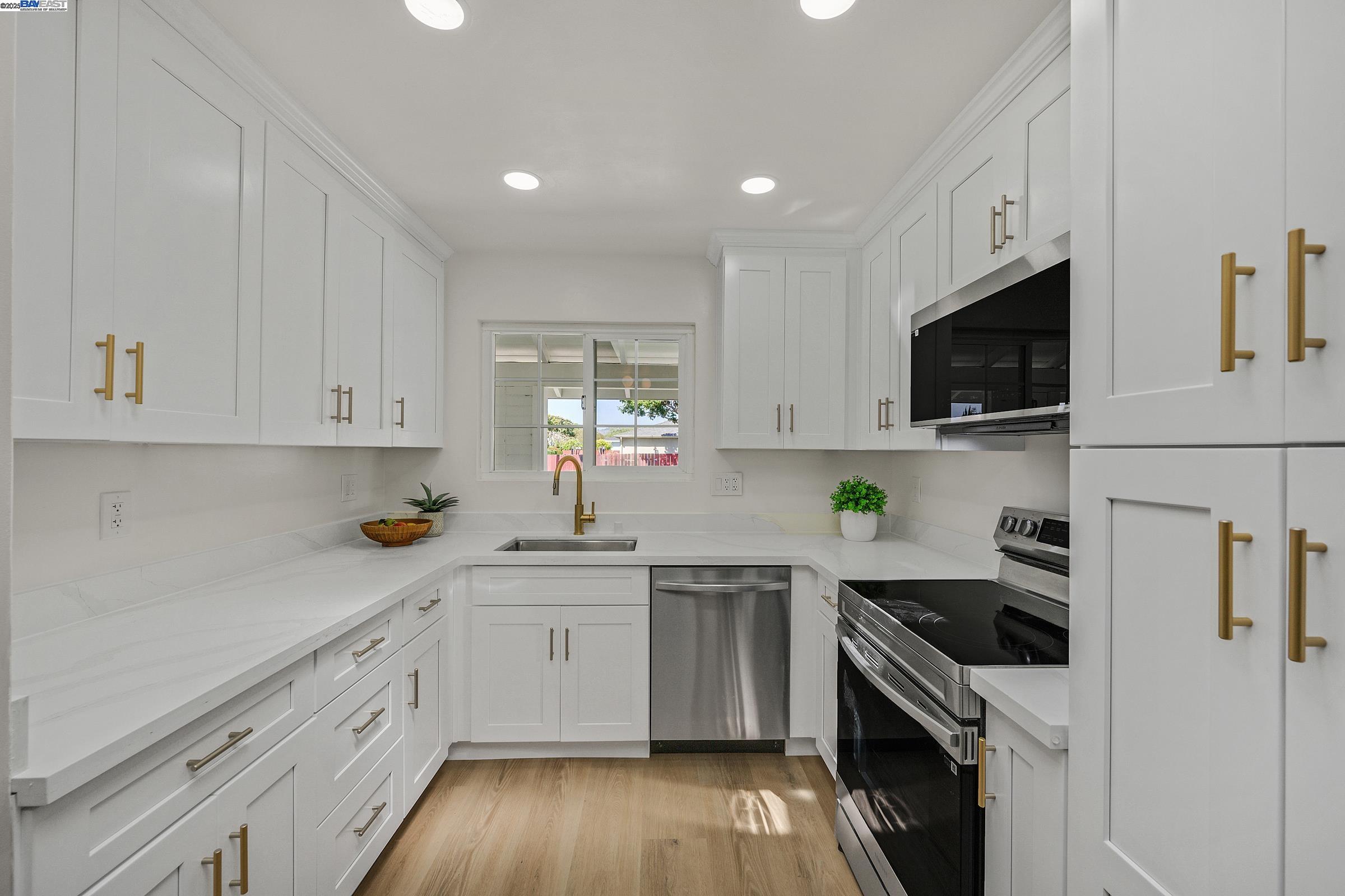 Detail Gallery Image 12 of 49 For 32255 Coronation Dr, Union City,  CA 94587 - 3 Beds | 2 Baths